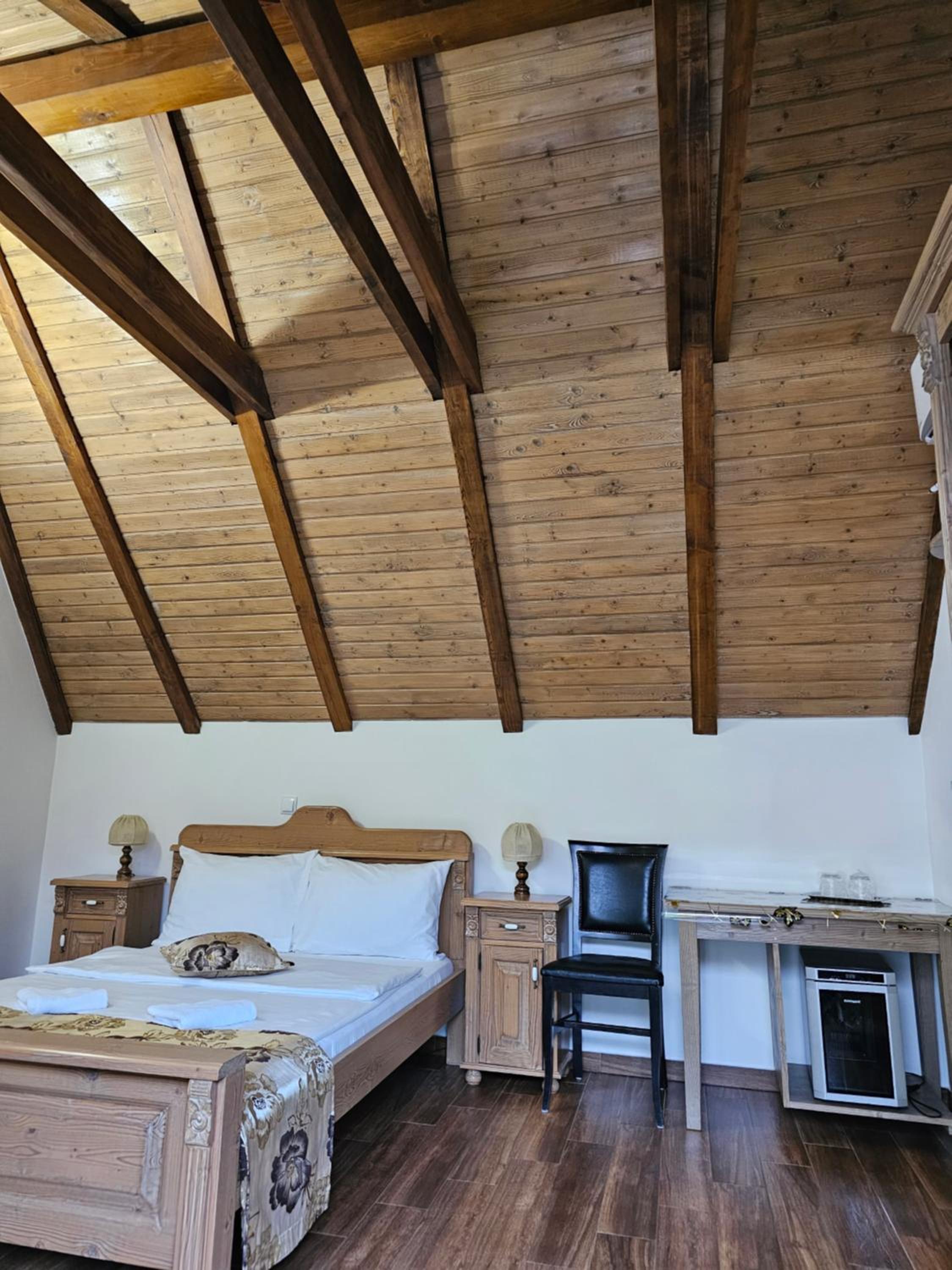 Deluxe Queen Room - Photo 2