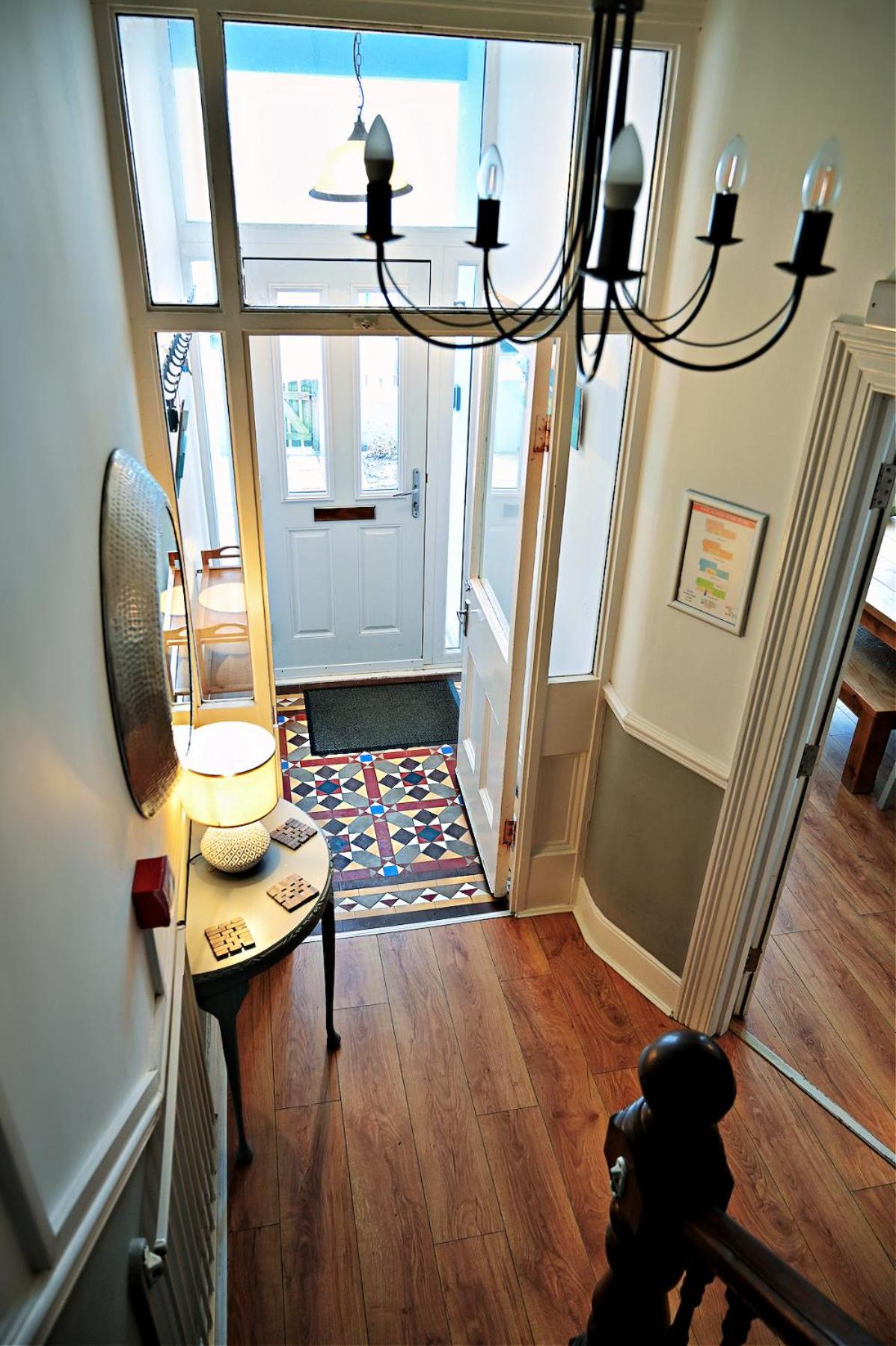 Seven-Bedroom House photo 3