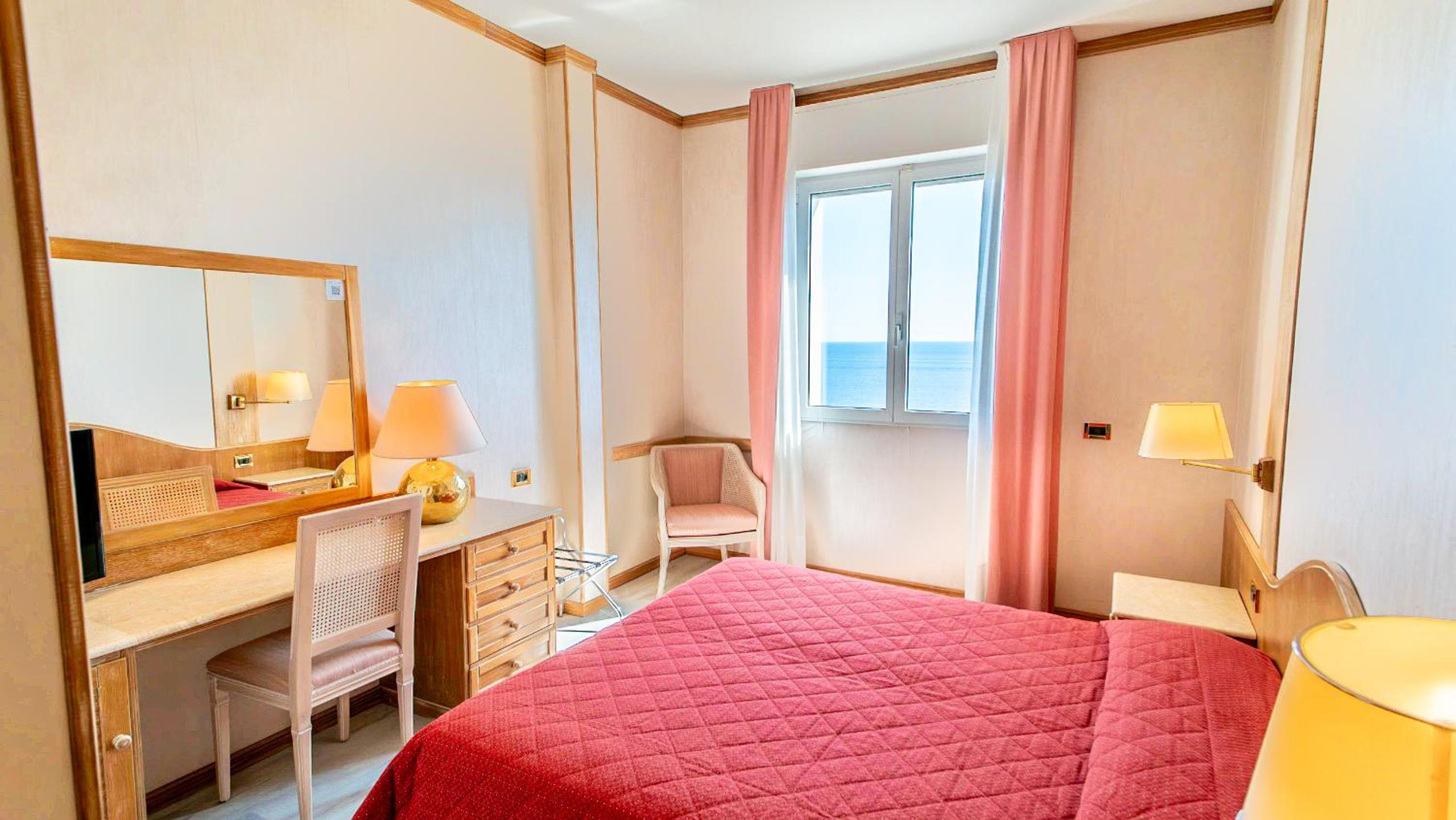 Double Room with Sea View - Photo 1