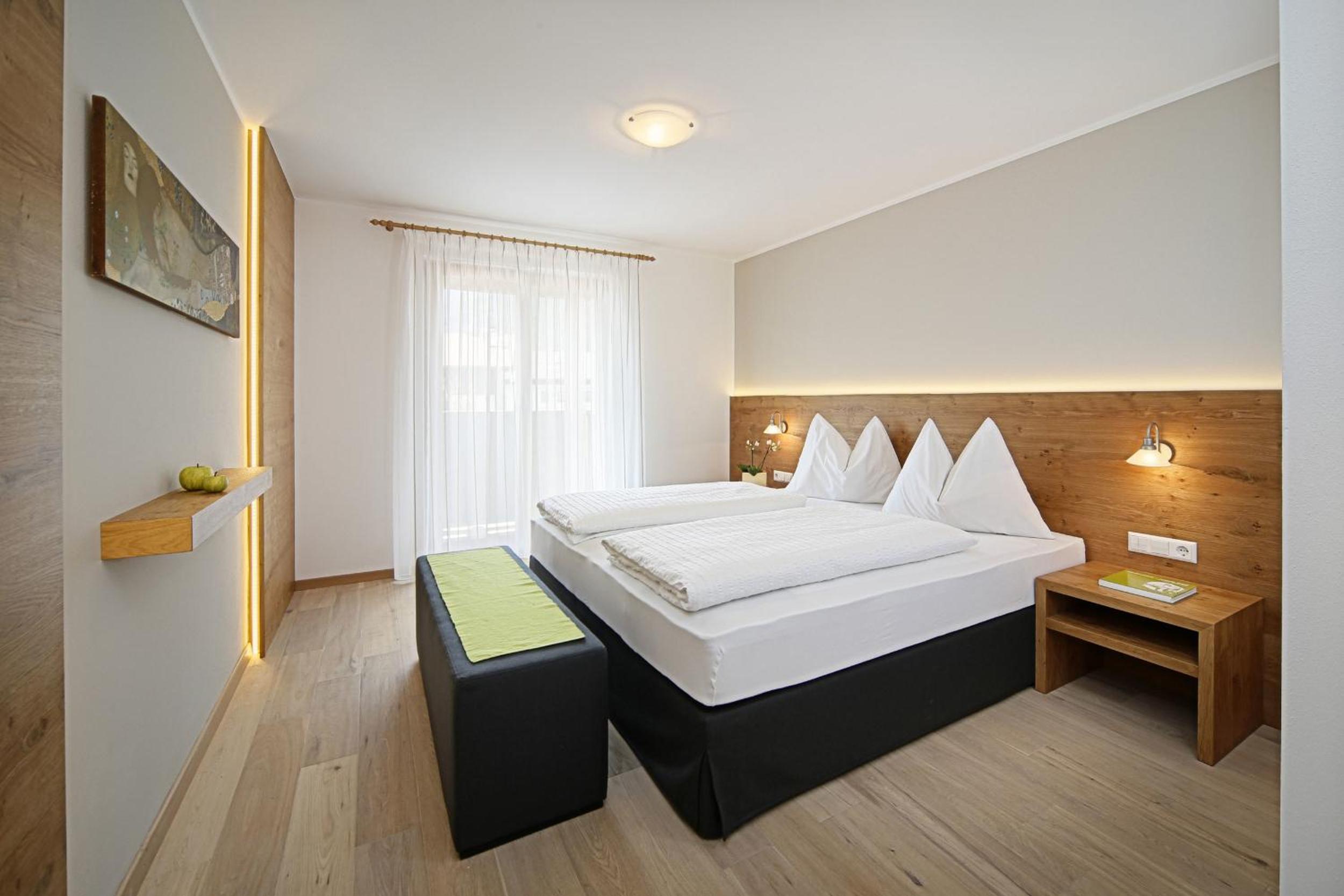 Two-Bedroom Apartment with Balcony photo 2