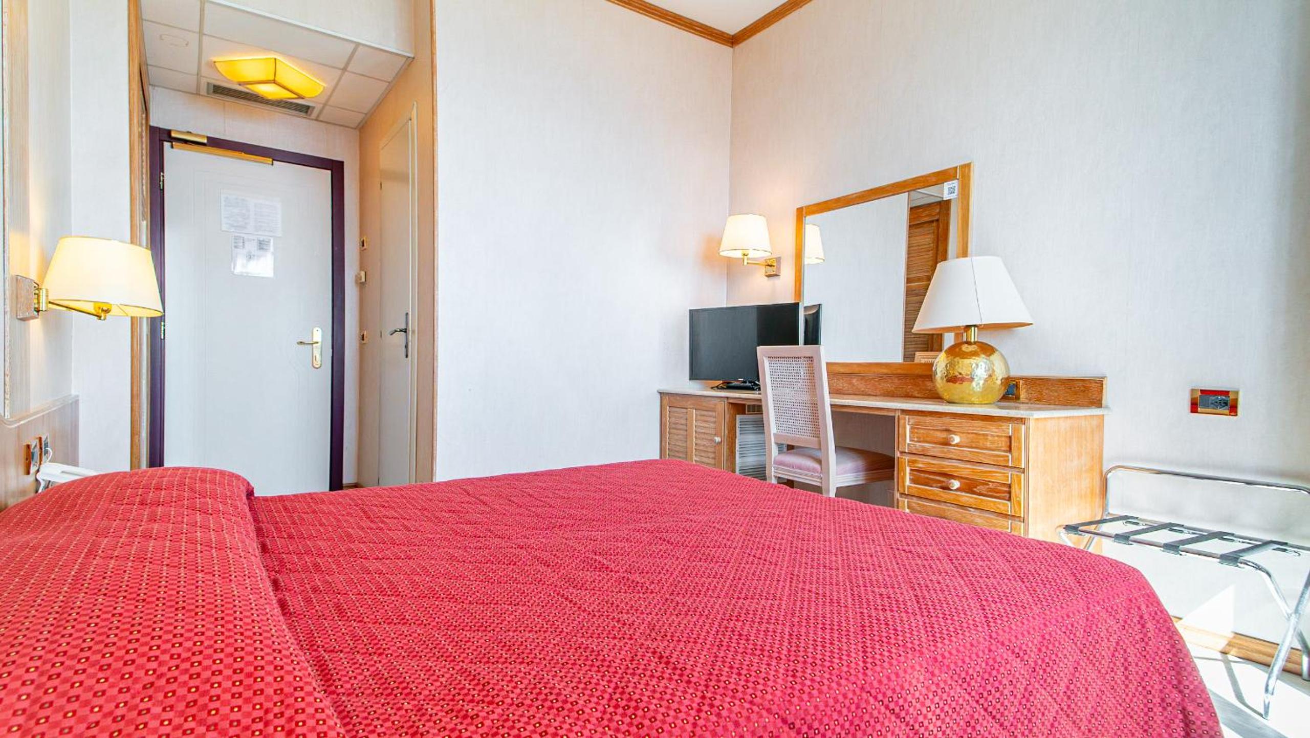 Double Room with Sea View - Photo 3