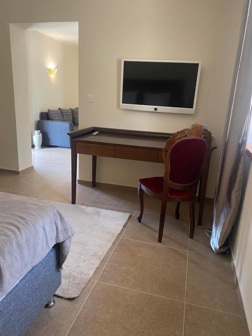 Family Room with Private Bathroom photo 1
