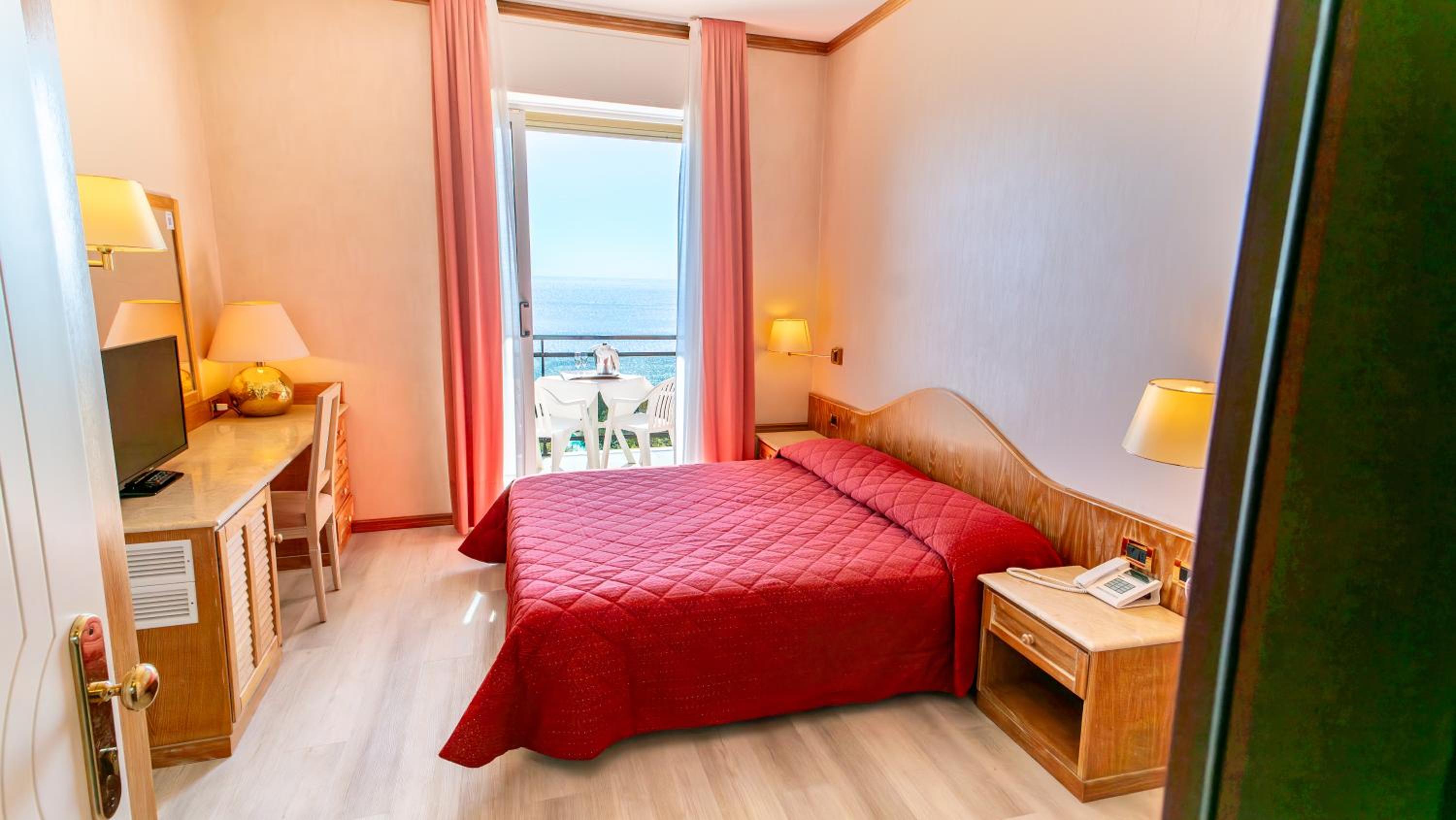Double Room with Balcony and Sea View