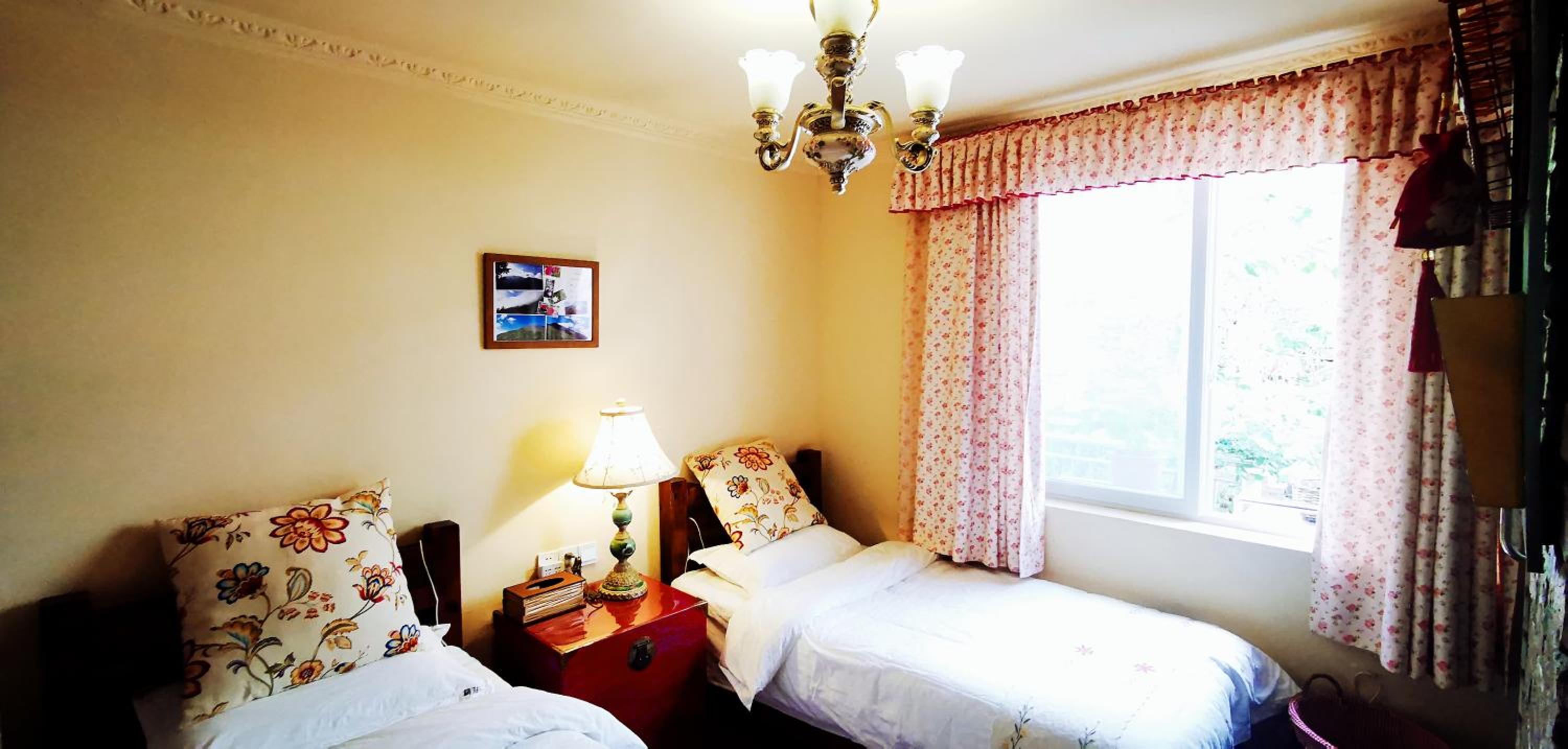 Twin Room with Private Bathroom photo 2