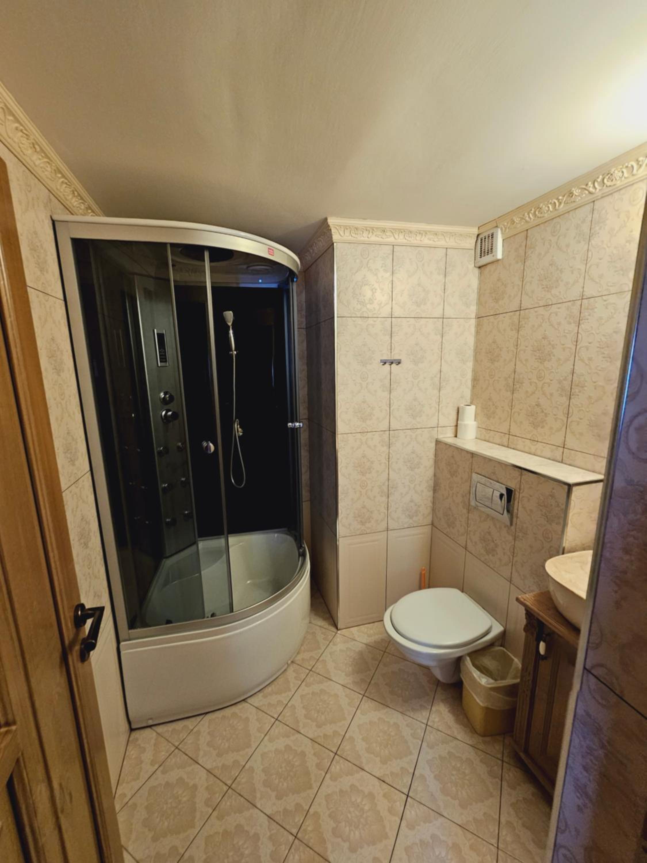 Apartment - Split Level - Photo 8