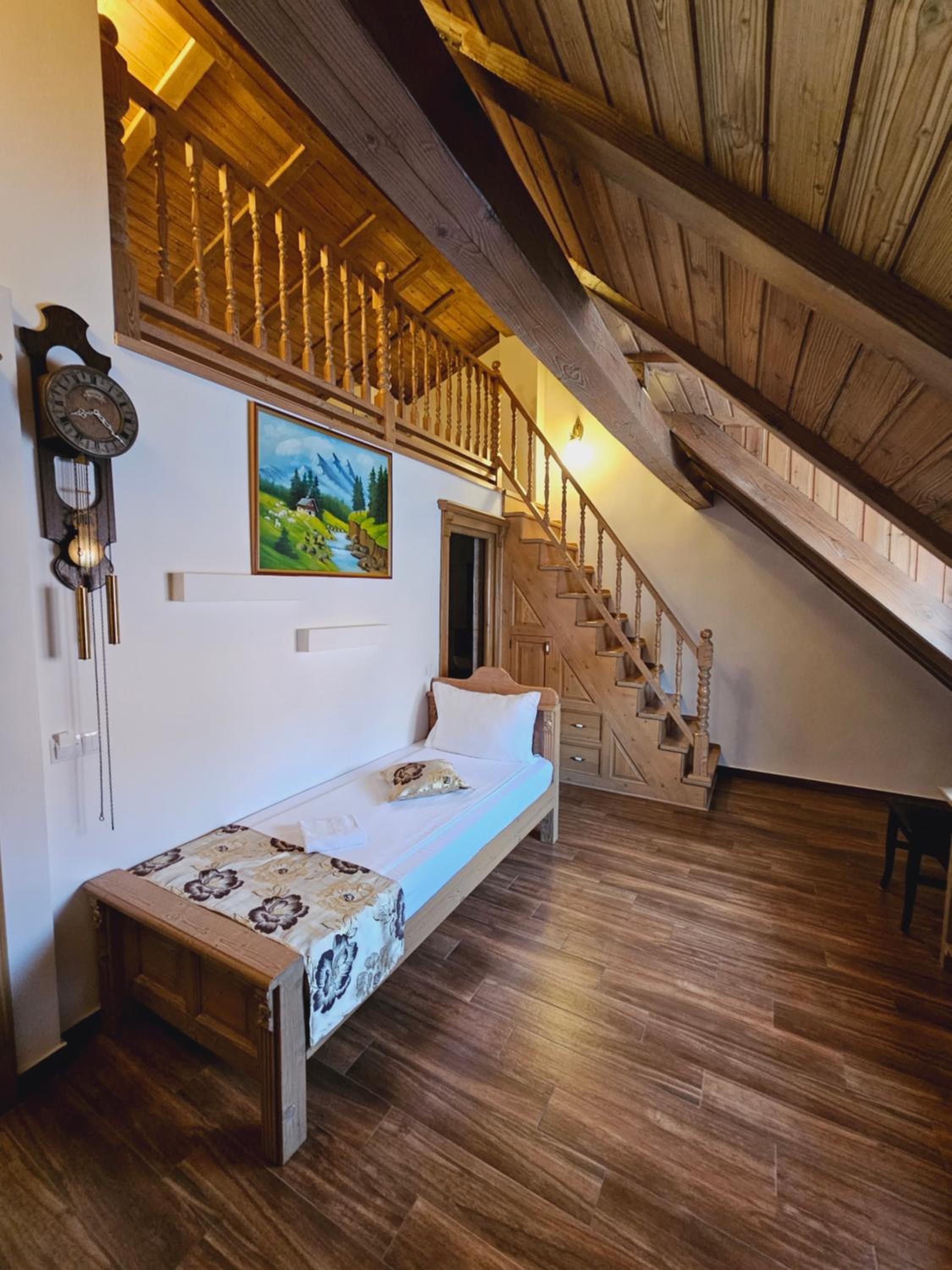 Apartment - Split Level - Photo 1