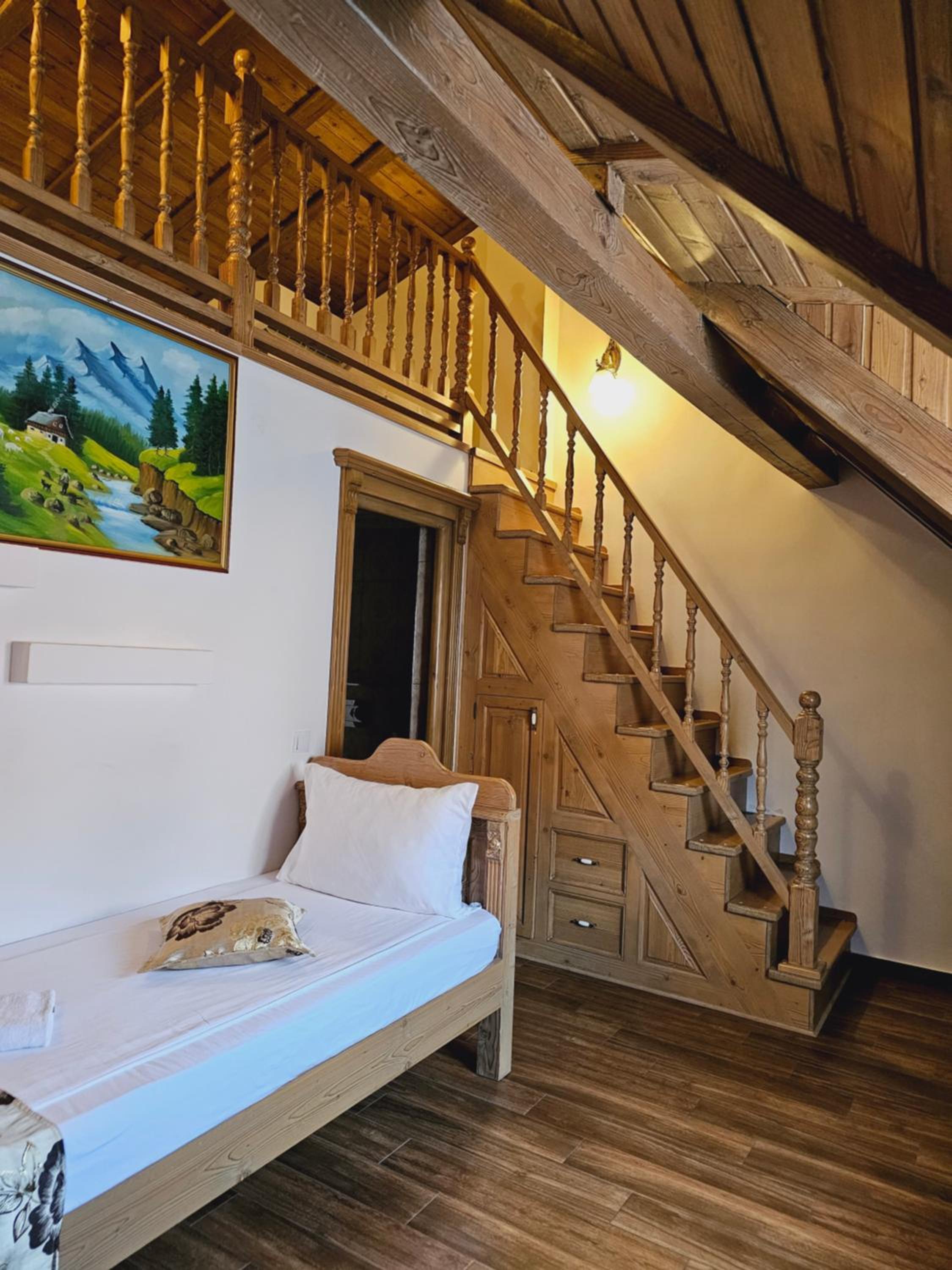 Apartment - Split Level - Photo 5