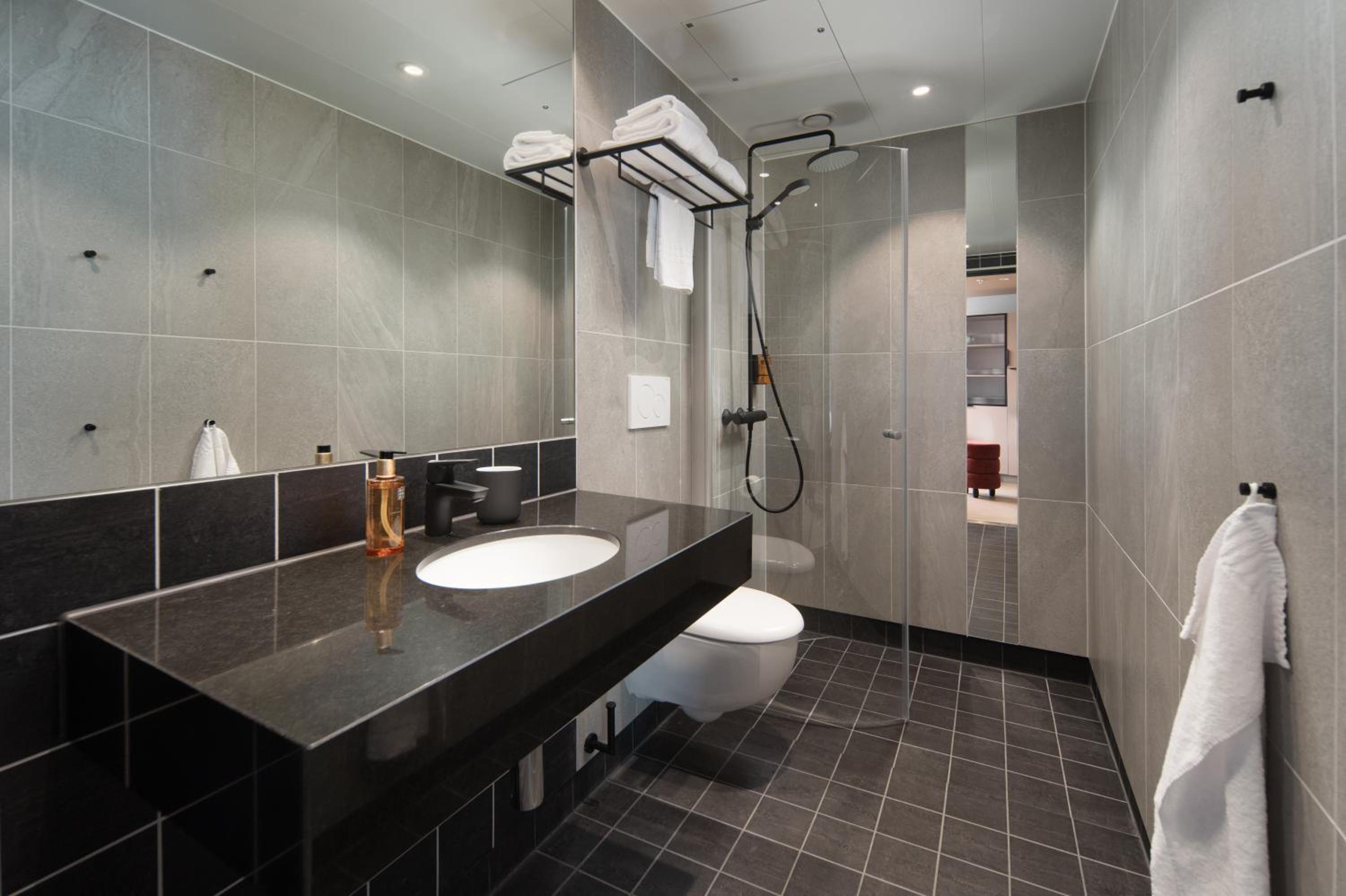 One-Bedroom Apartment - Photo 7