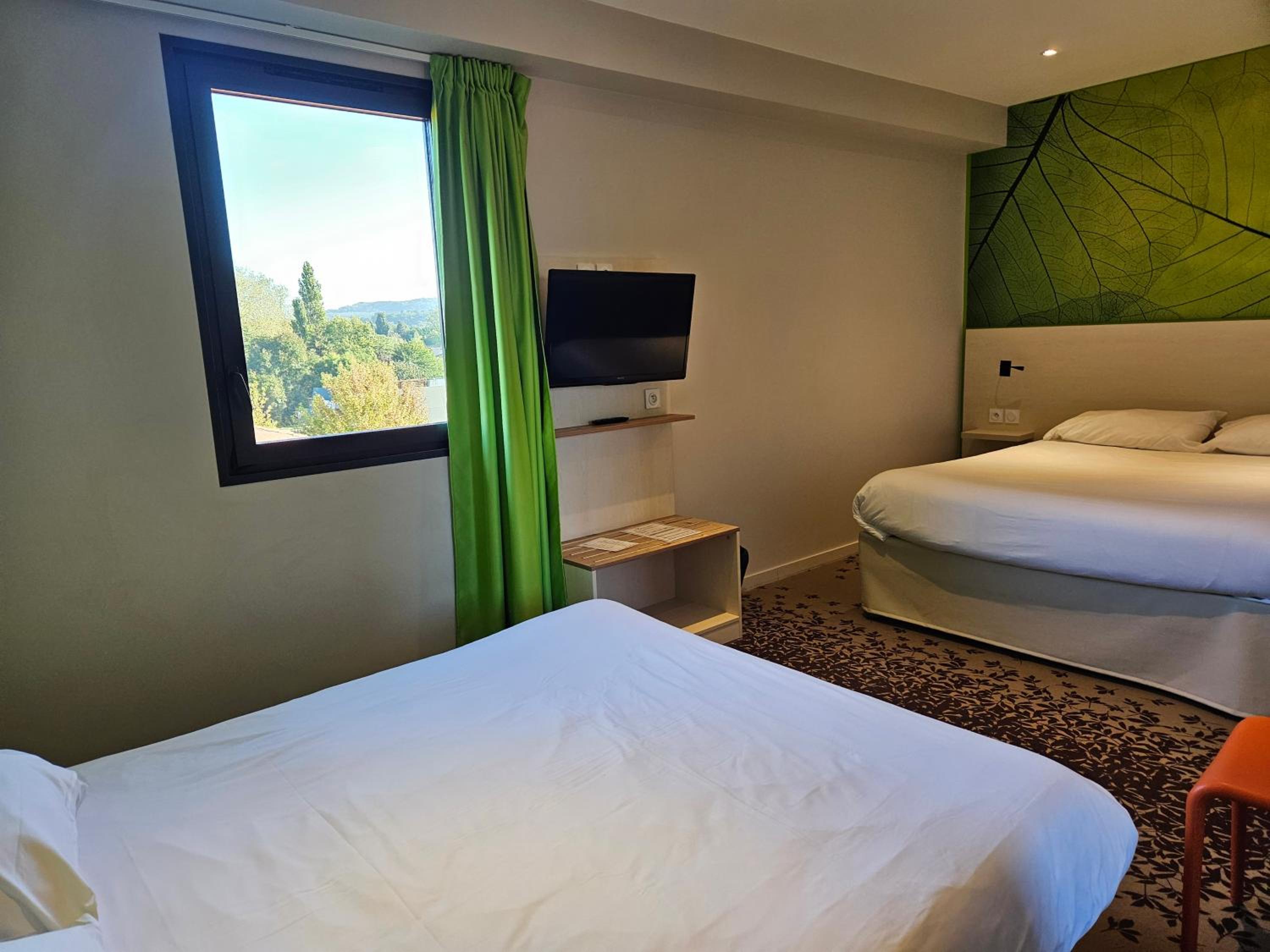 Standard Double Room with Sofa Bed - Photo 1