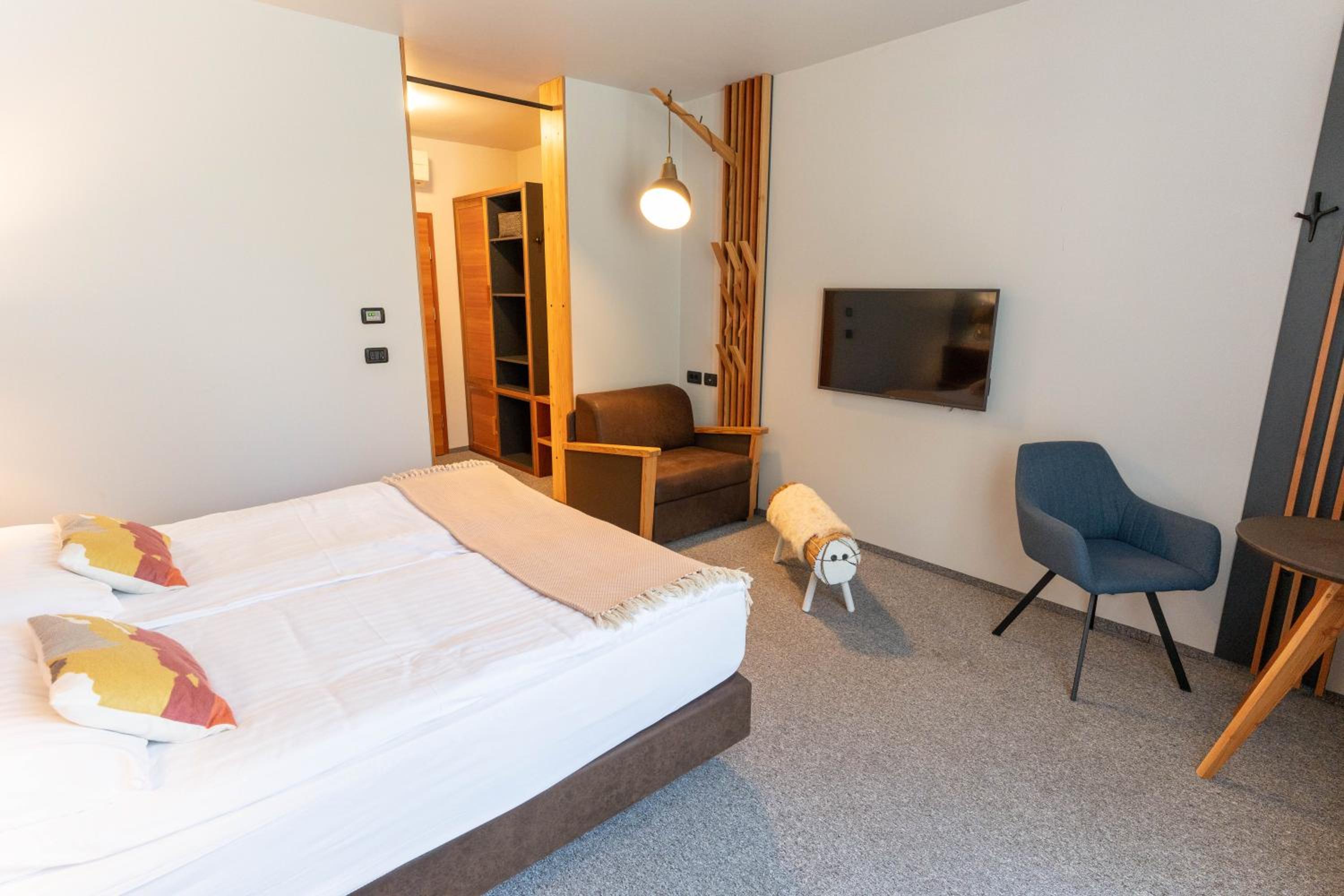 Double or Twin Room - Photo 4