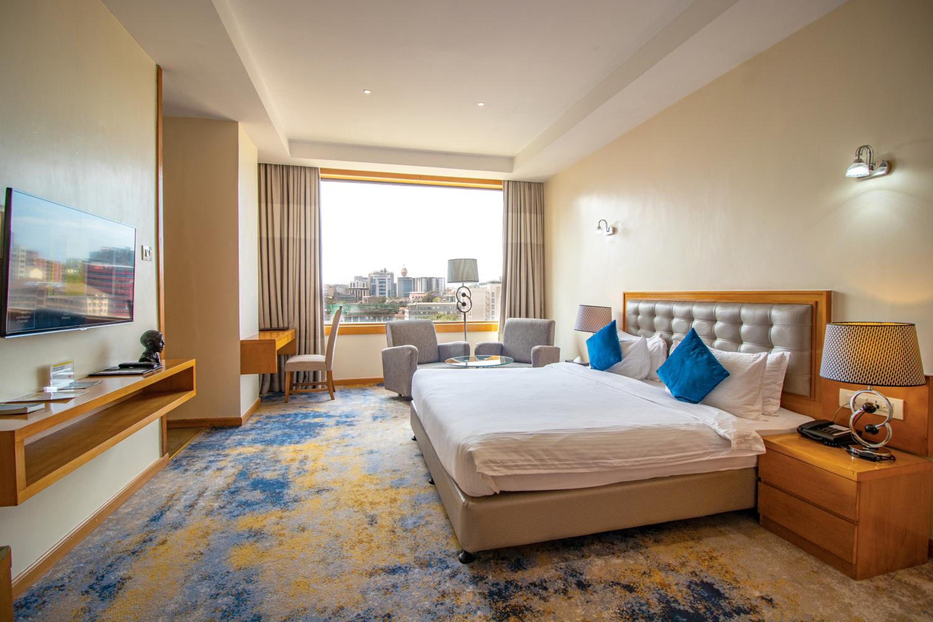 Junior Suite – City View photo 3