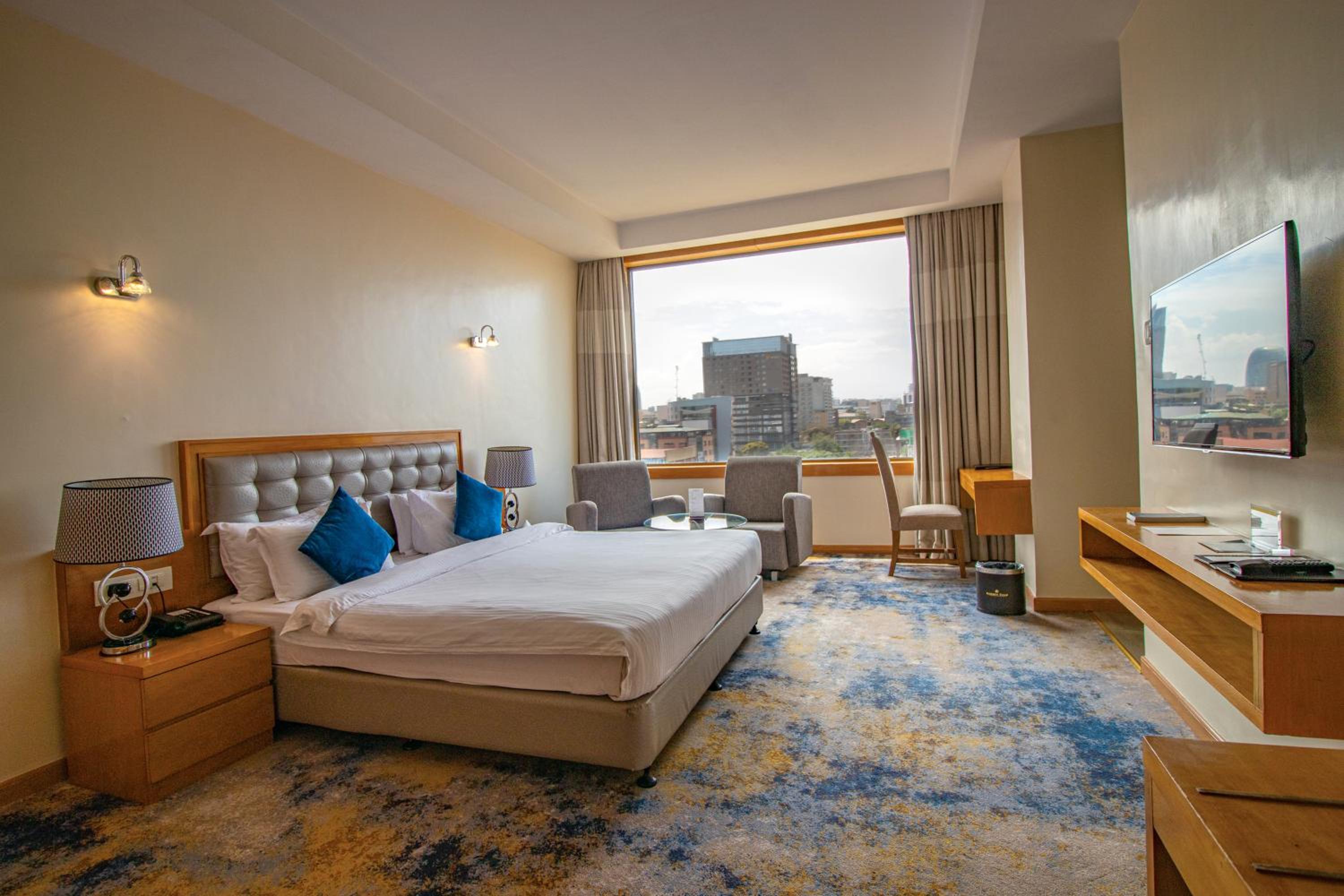 Junior Suite – City View photo 2