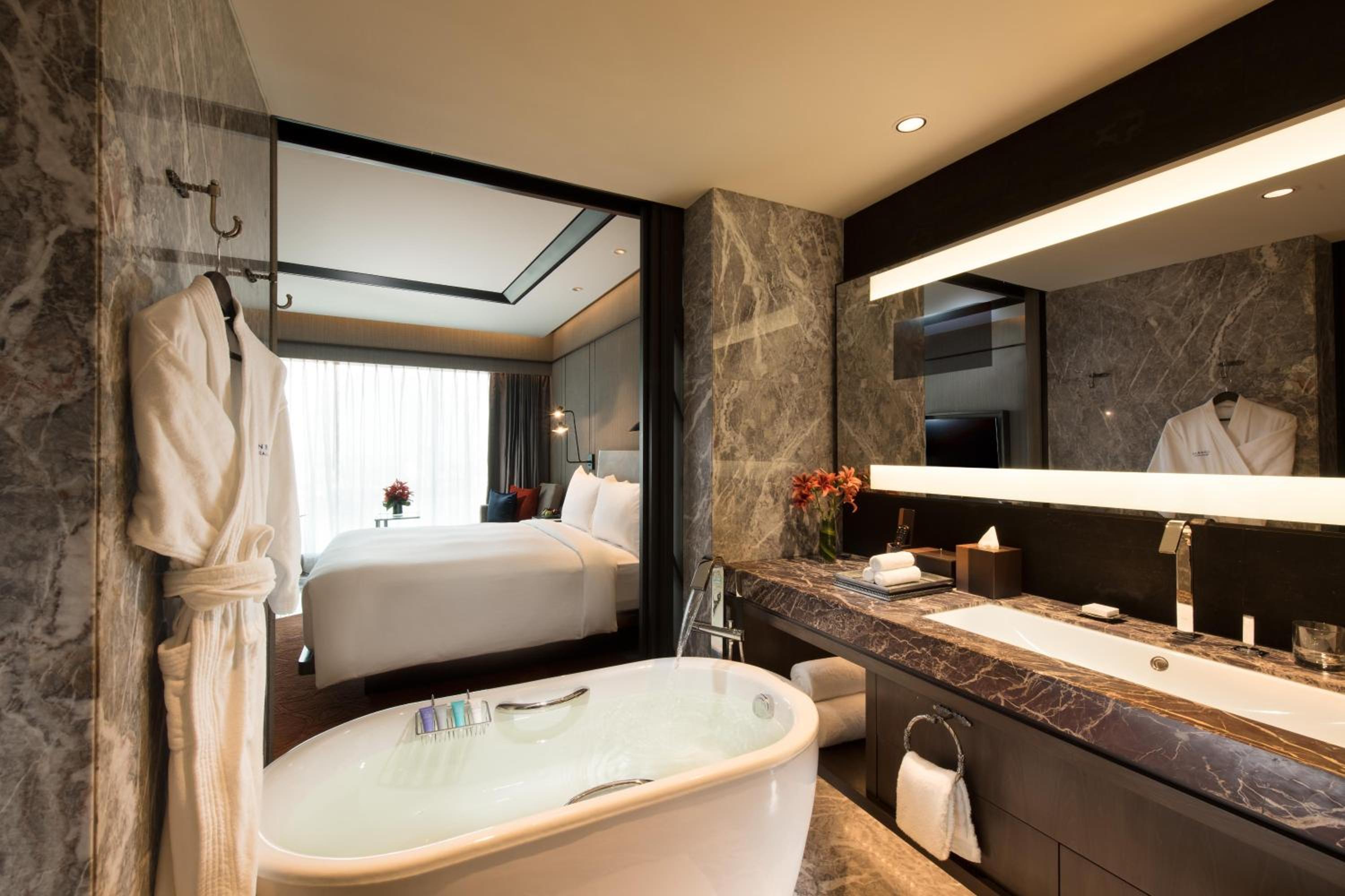 Premium King High floor Lake View with Bathtub Premium King High floor Lake View with Bathtub