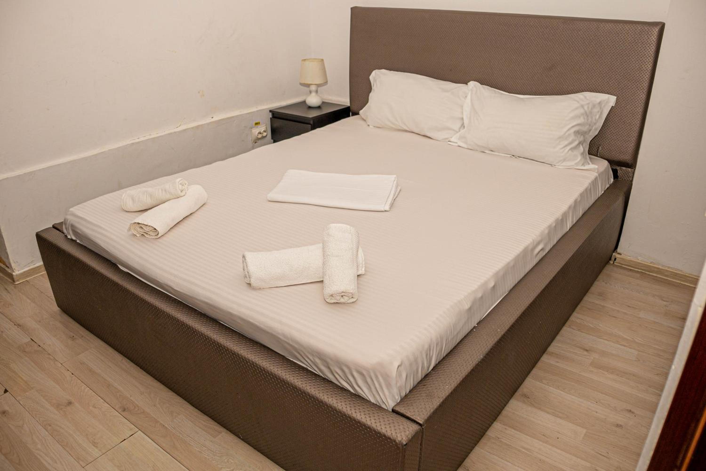 Double Room with Private Bathroom - Photo 3