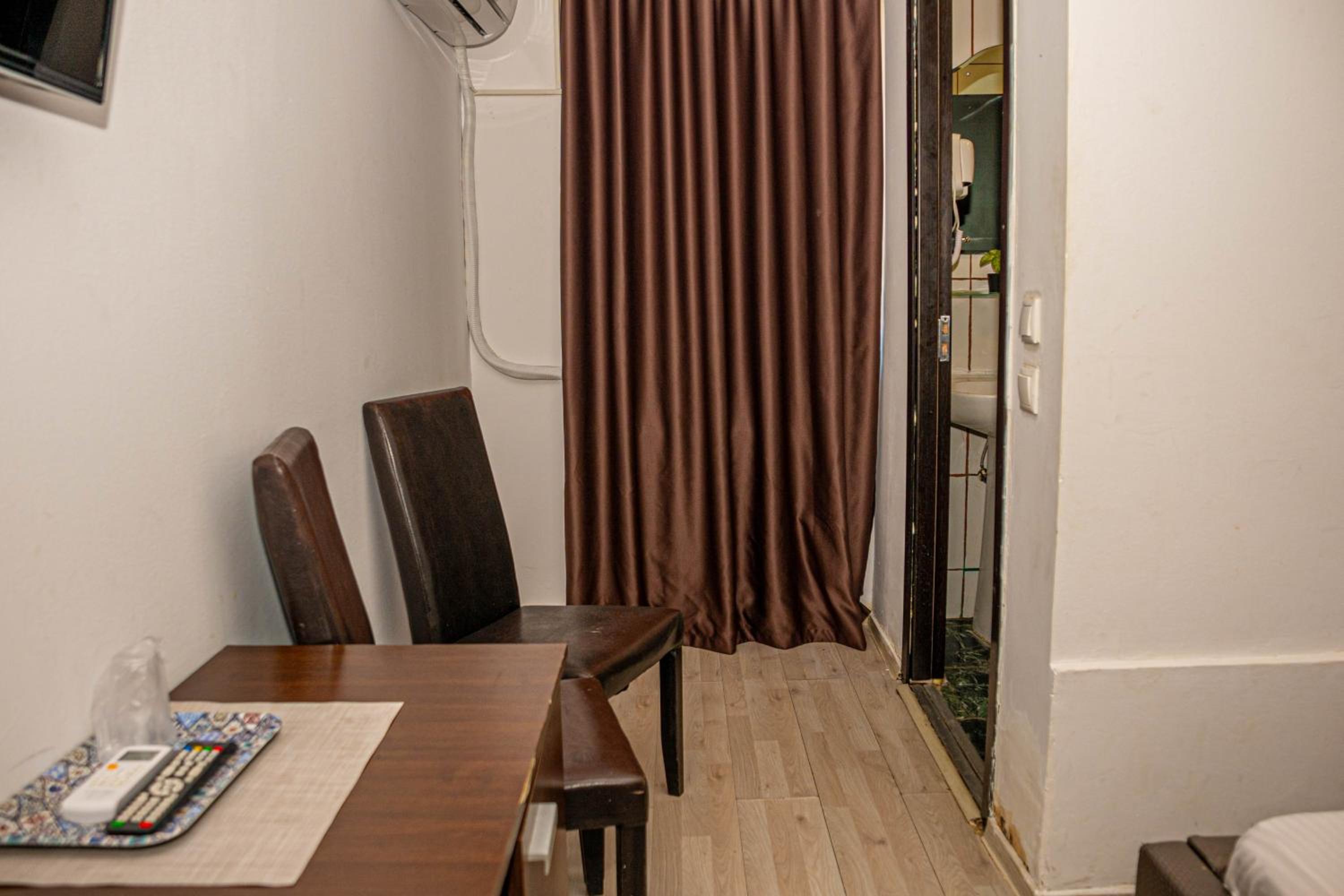 Double Room with Private Bathroom - Photo 7
