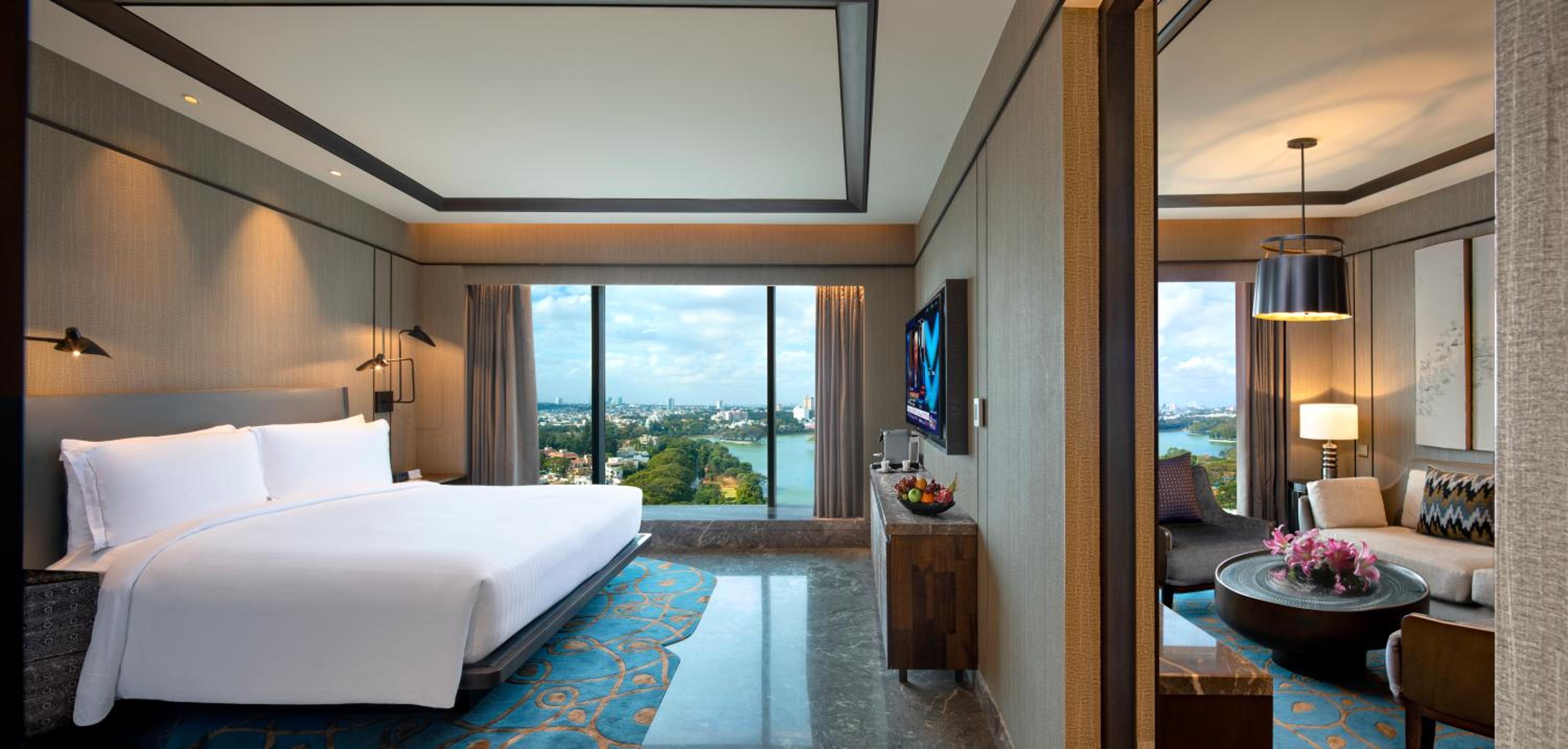 One-Bedroom Executive Suite – Lounge Access One-Bedroom Executive Suite – Lounge Access
