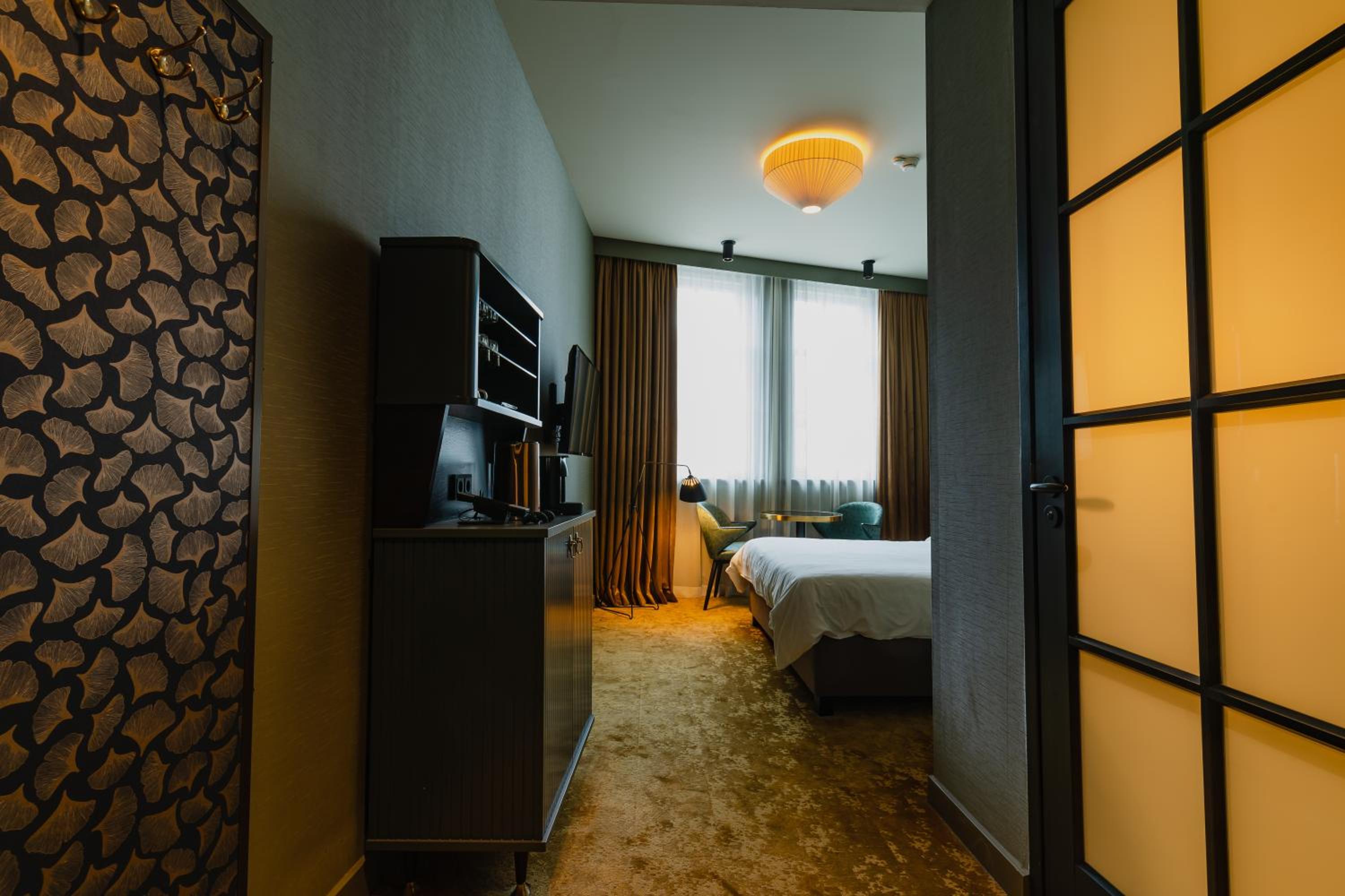 Executive Double Room, Canal View thumbnail 5