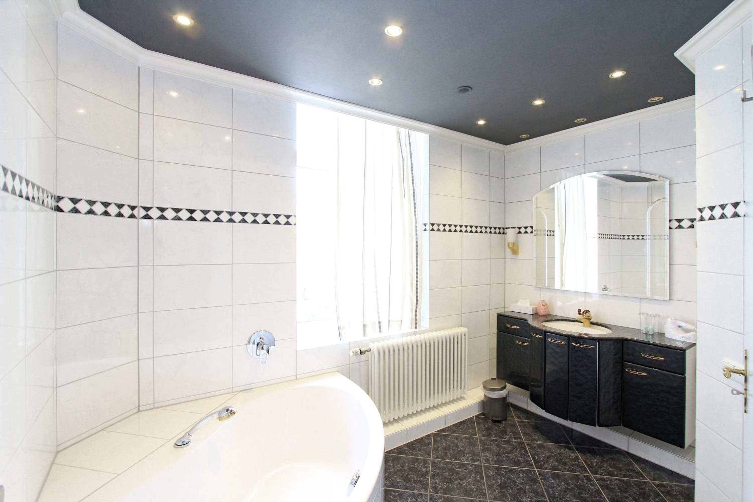 Suite - Photo 6
