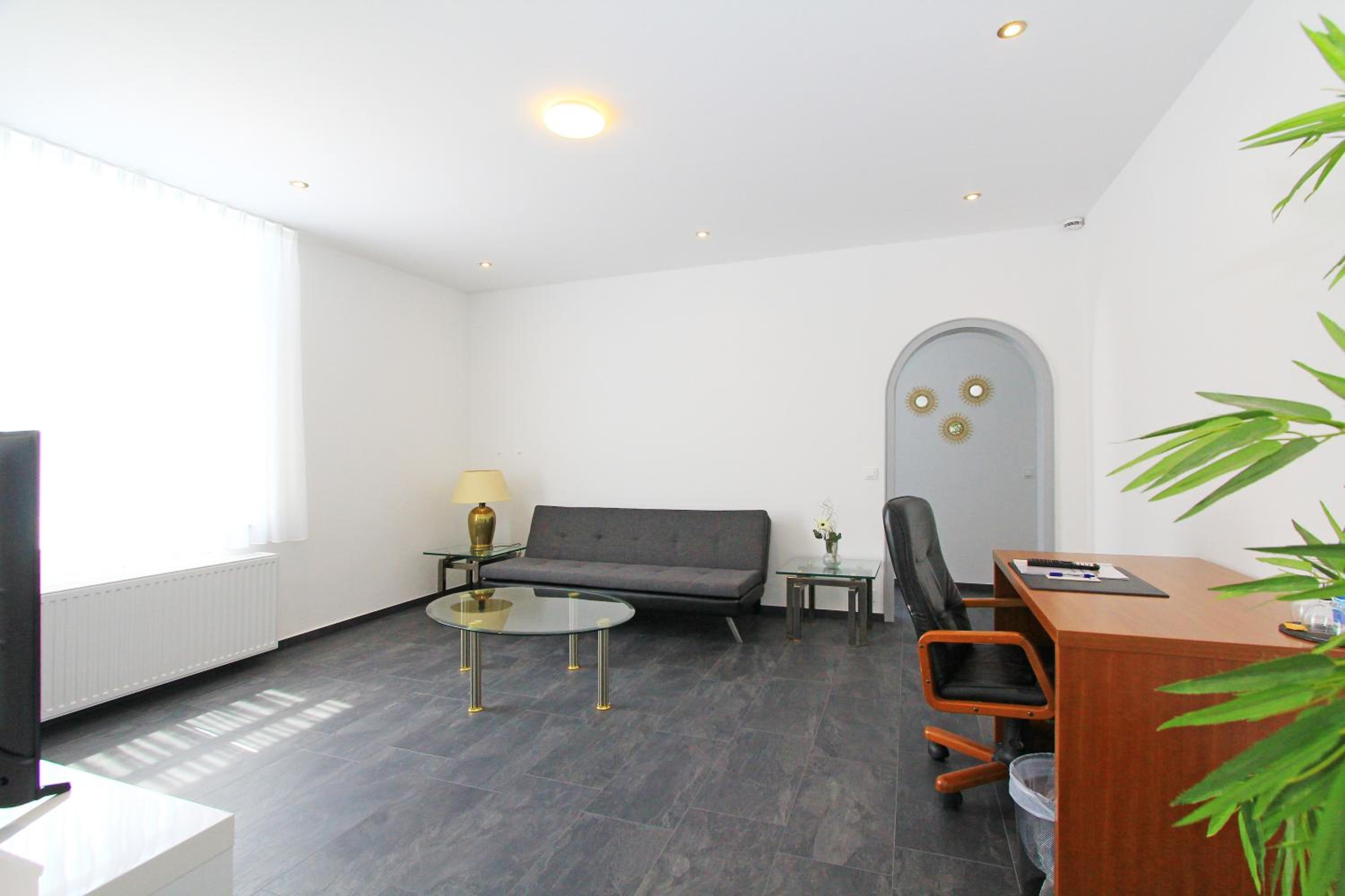 Suite - Photo 16