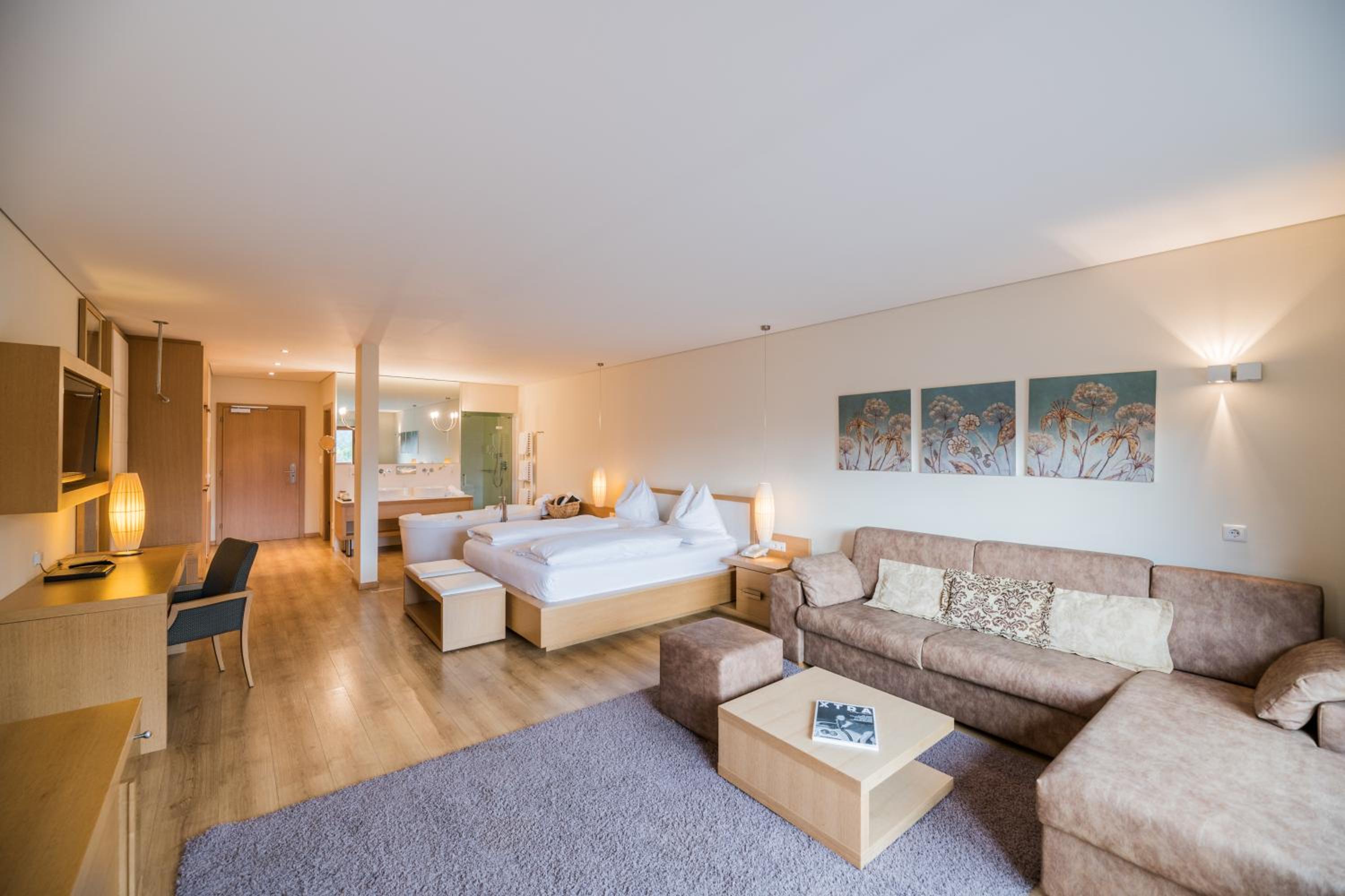 Suite with Balcony photo 3