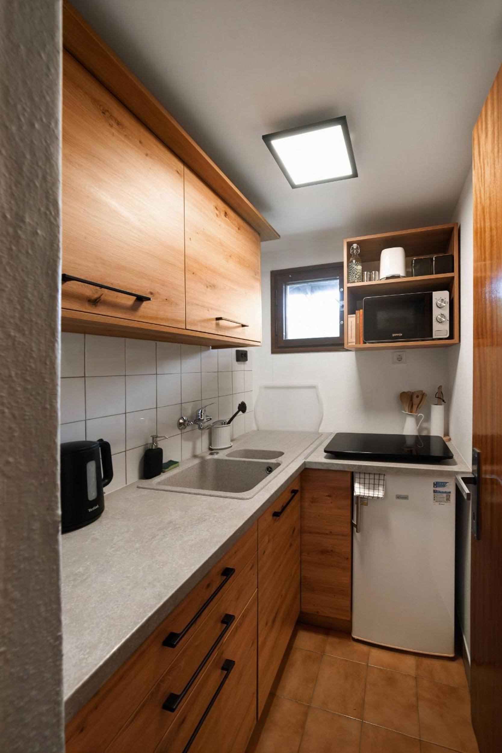 One-Bedroom House - Photo 9