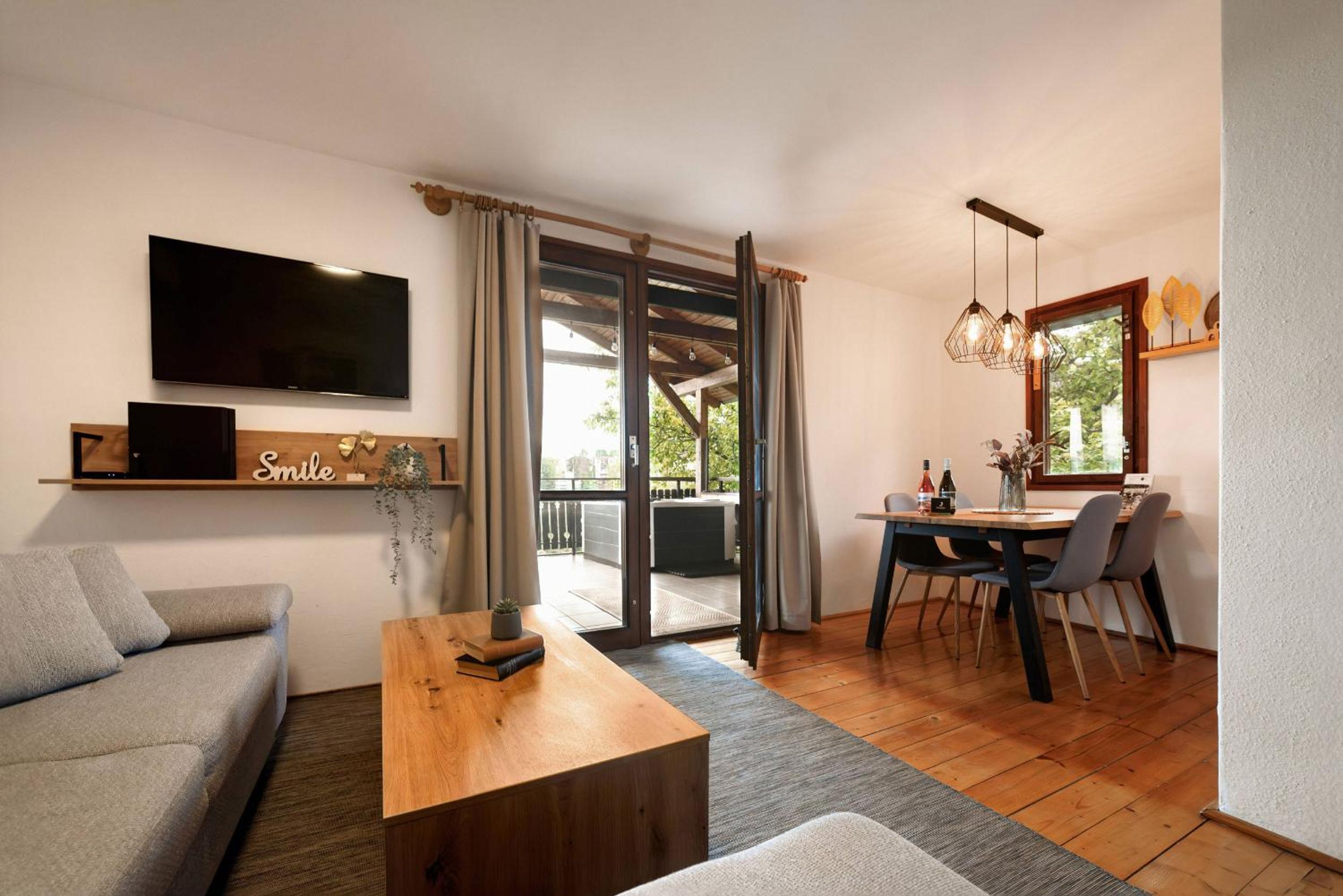 One-Bedroom House - Photo 12