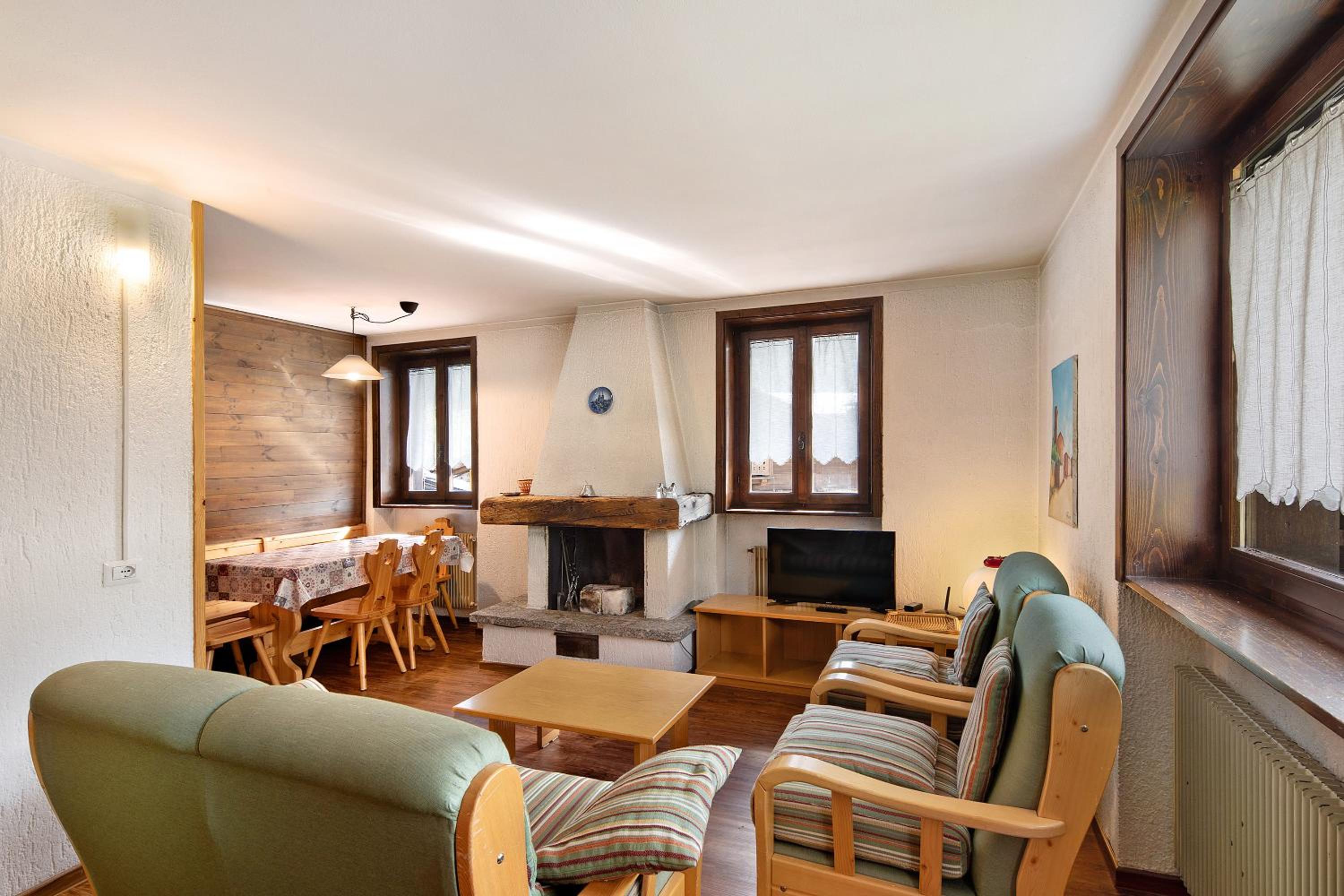 Two-Bedroom Deluxe Apartment with Garden View