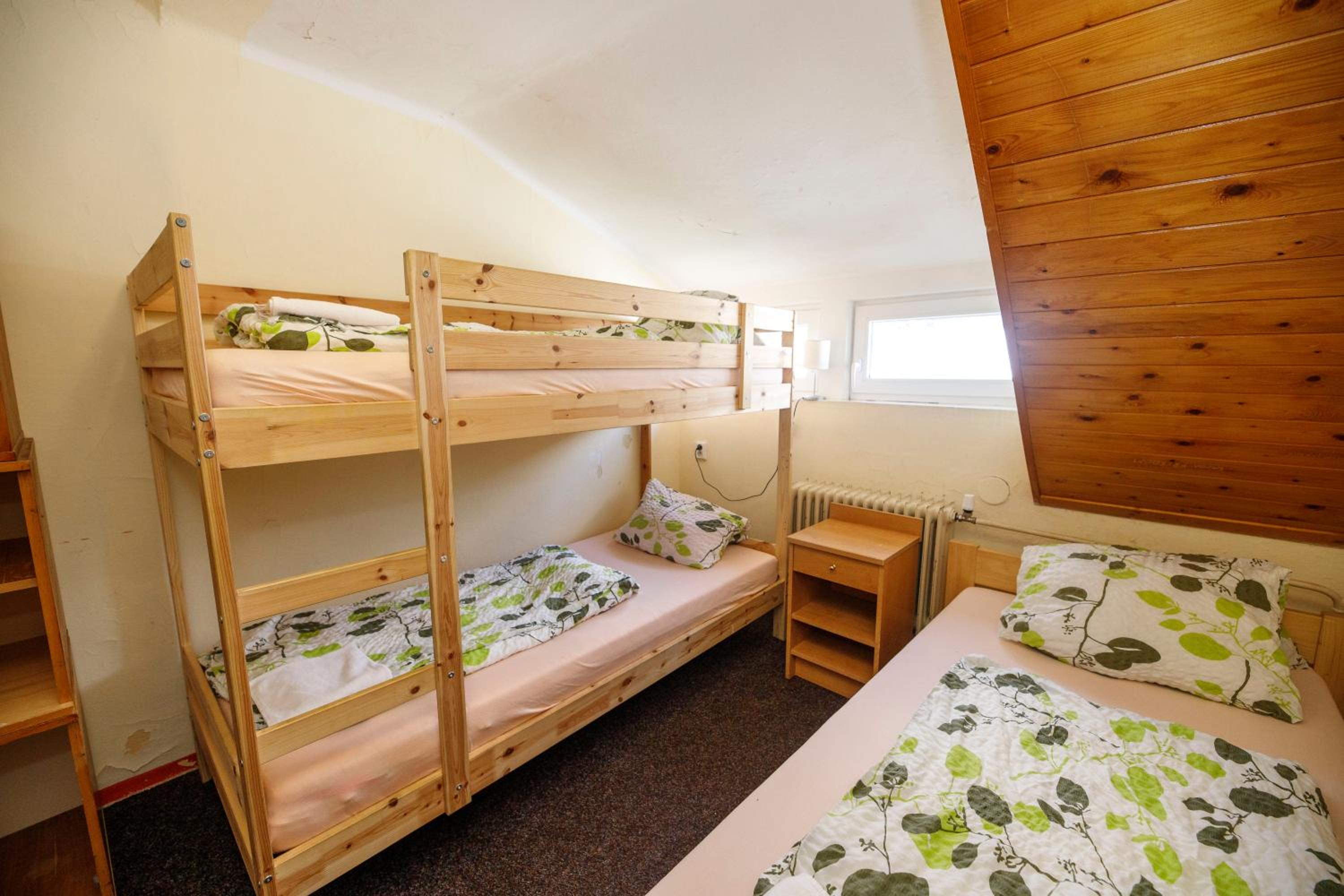 Economy Triple Room photo 1