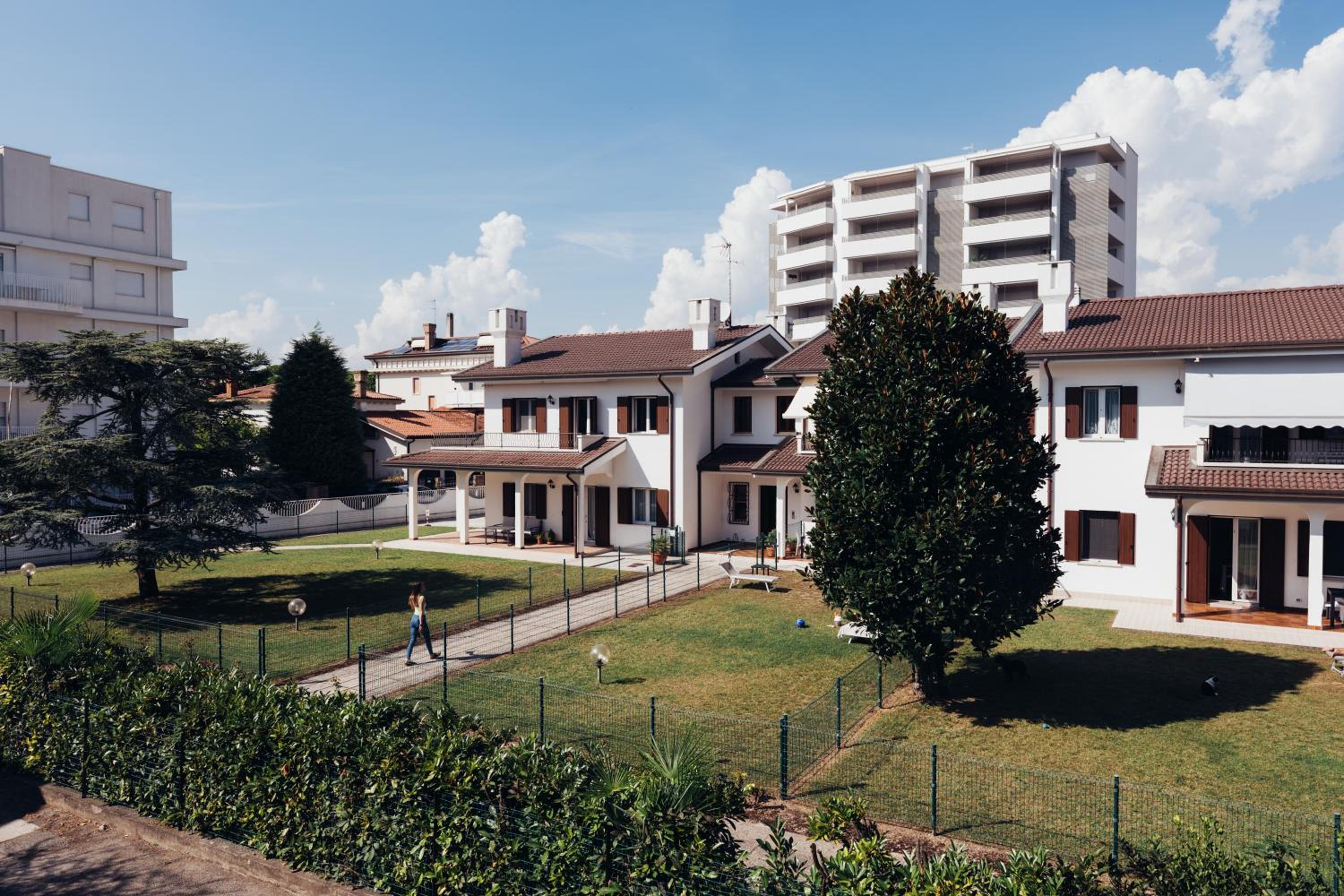 Three-Bedroom Apartment with Balcony photo 2