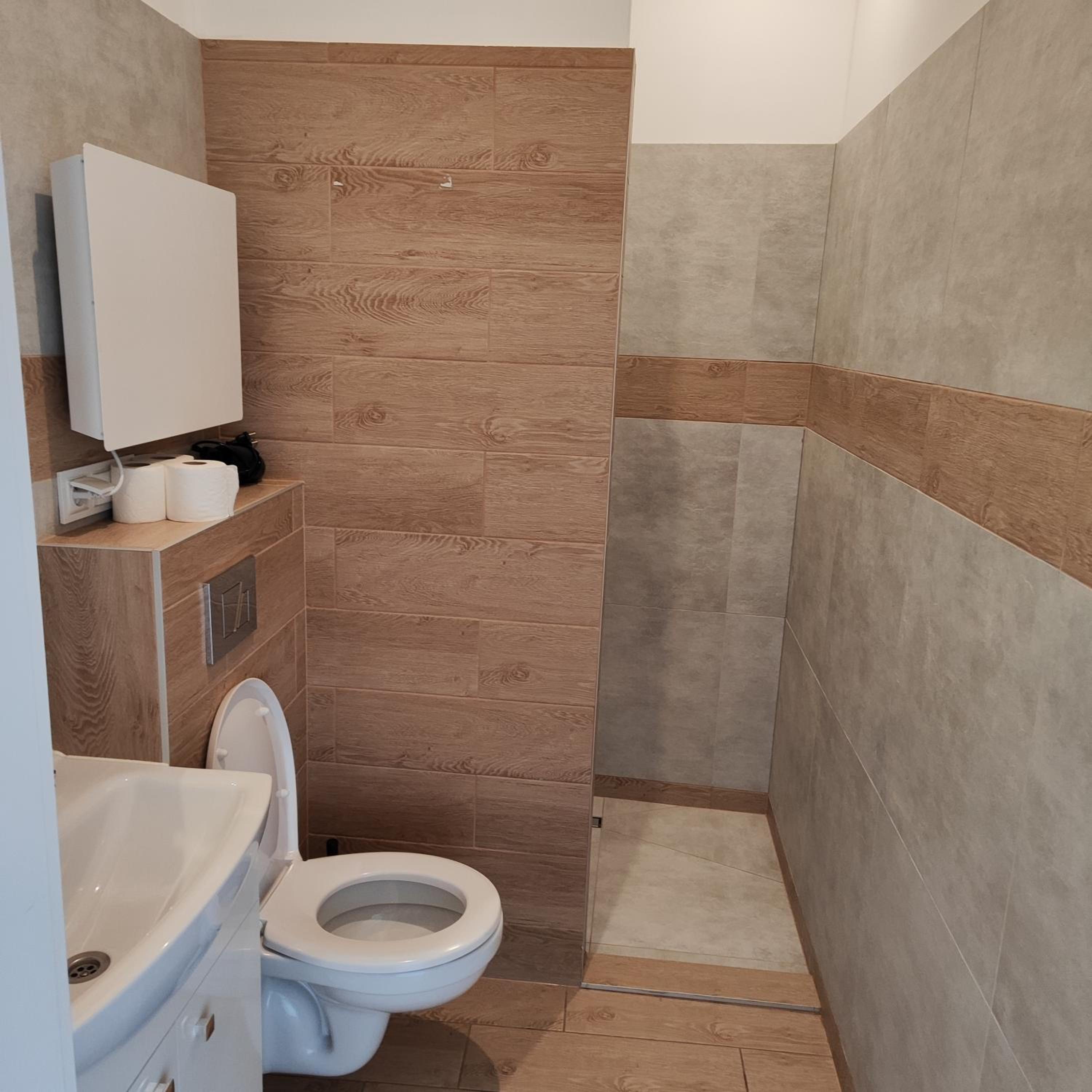 Apartment with Balcony - Photo 11