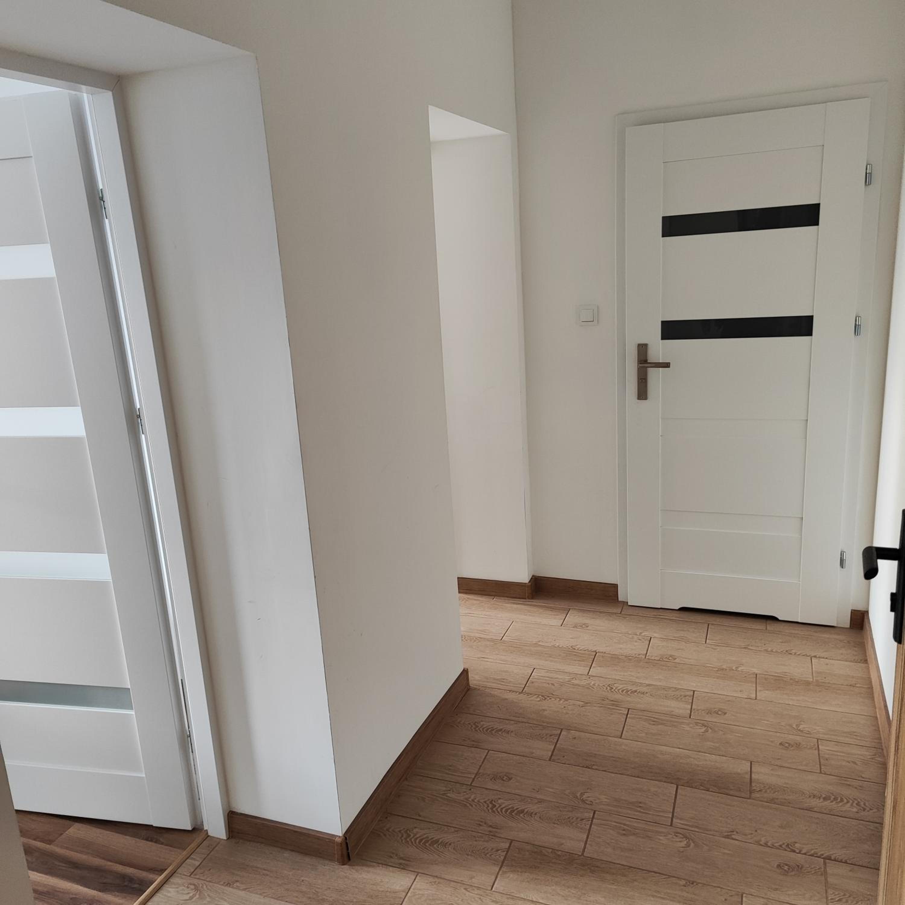 Apartment with Balcony - Photo 3