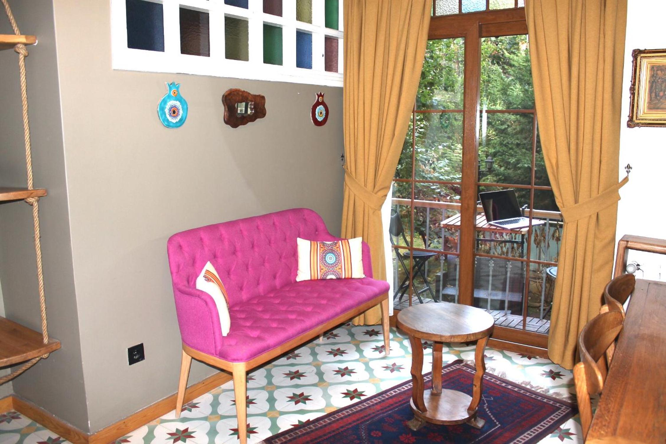 Apartment With Balcony And Garden photo 1