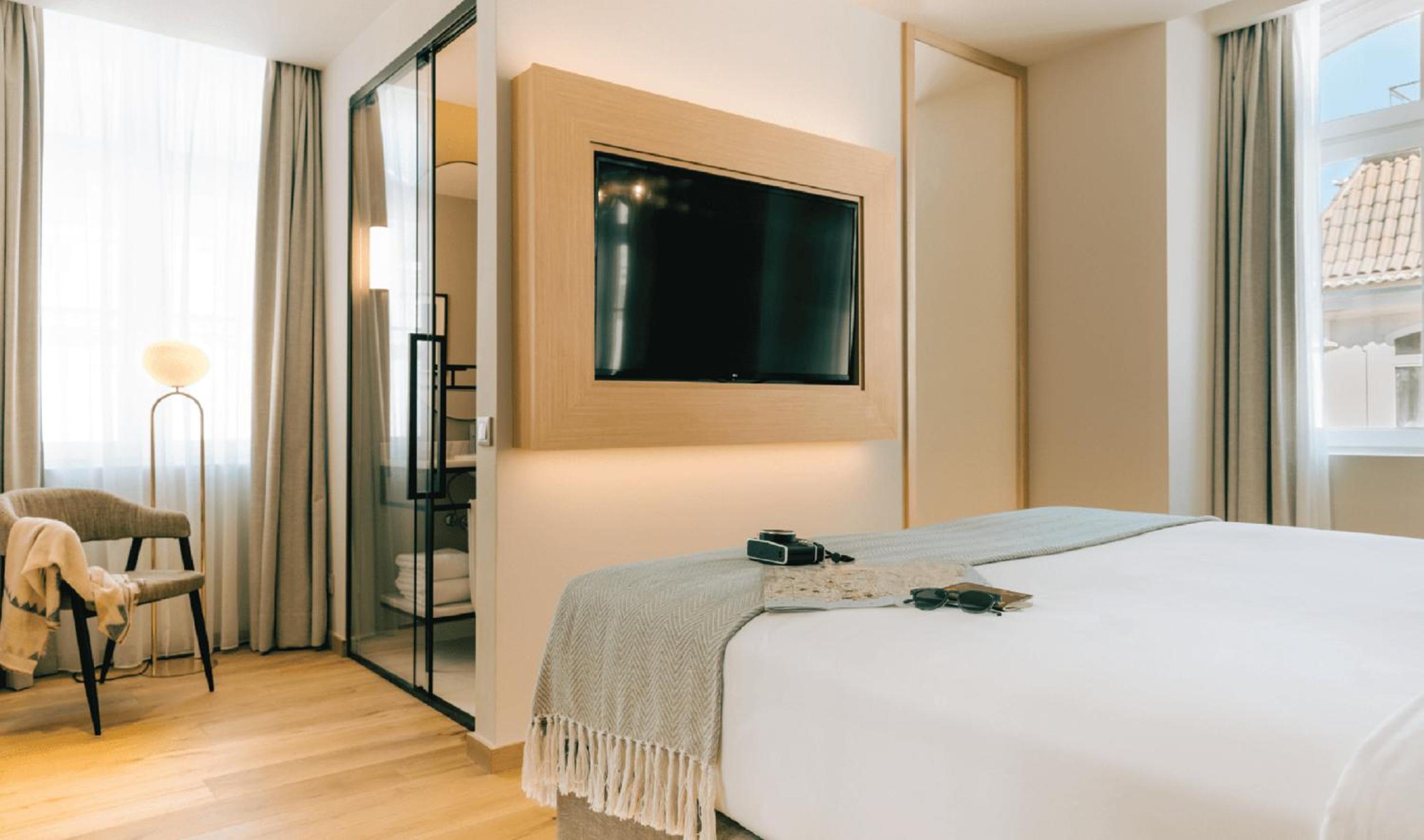 Premium Corner Double or Twin Room