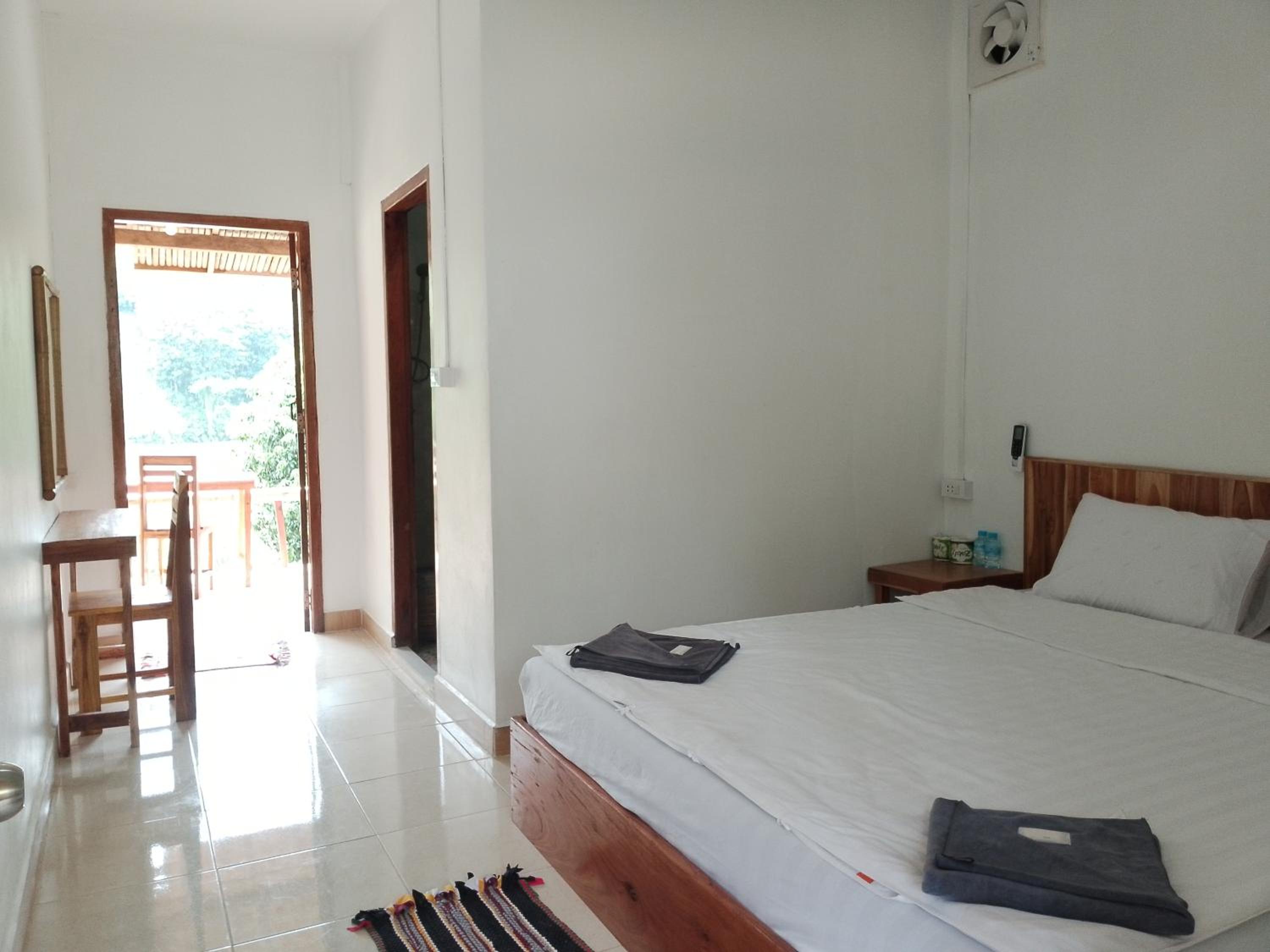 Deluxe Double Room with Balcony photo 3