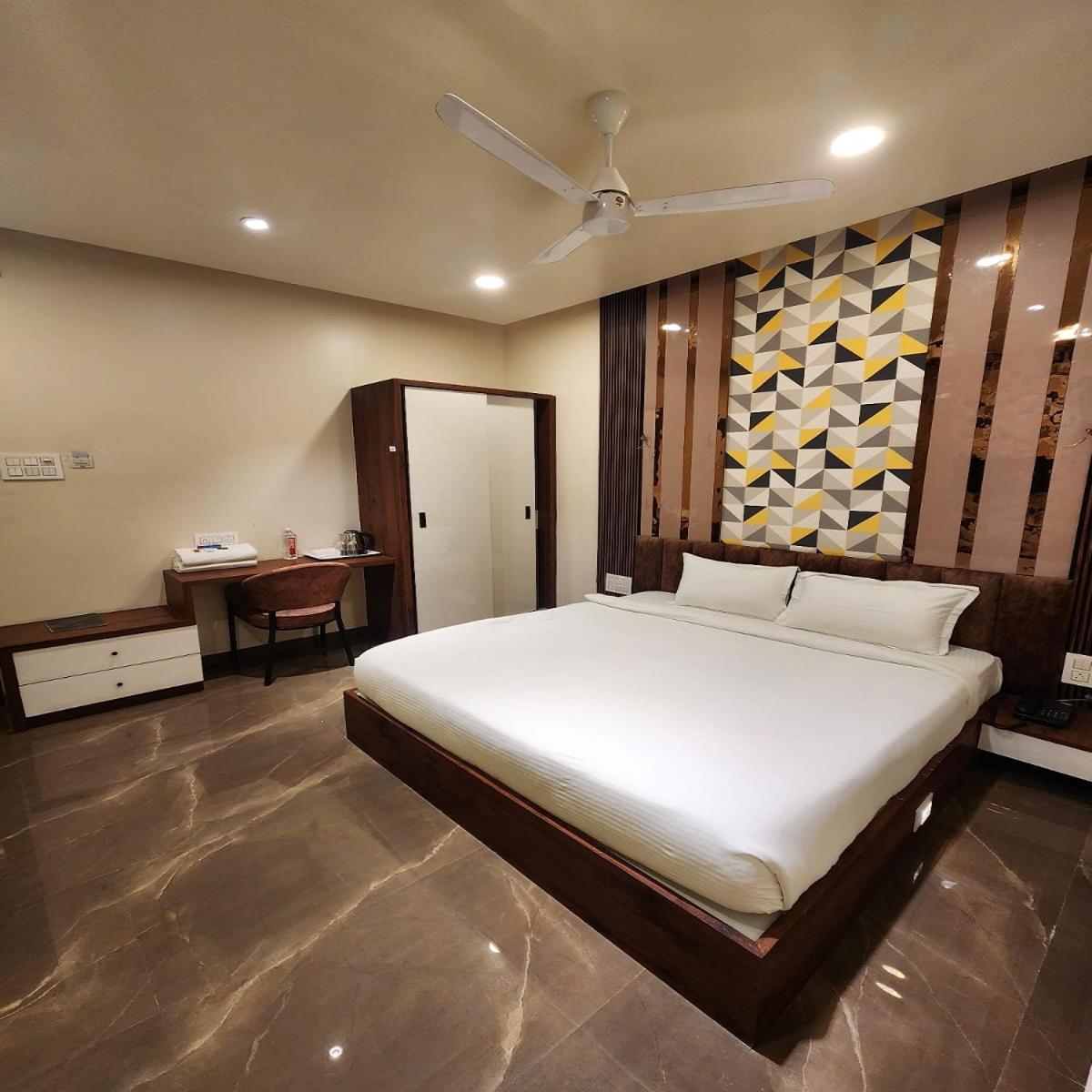 Deluxe Room - Photo 1