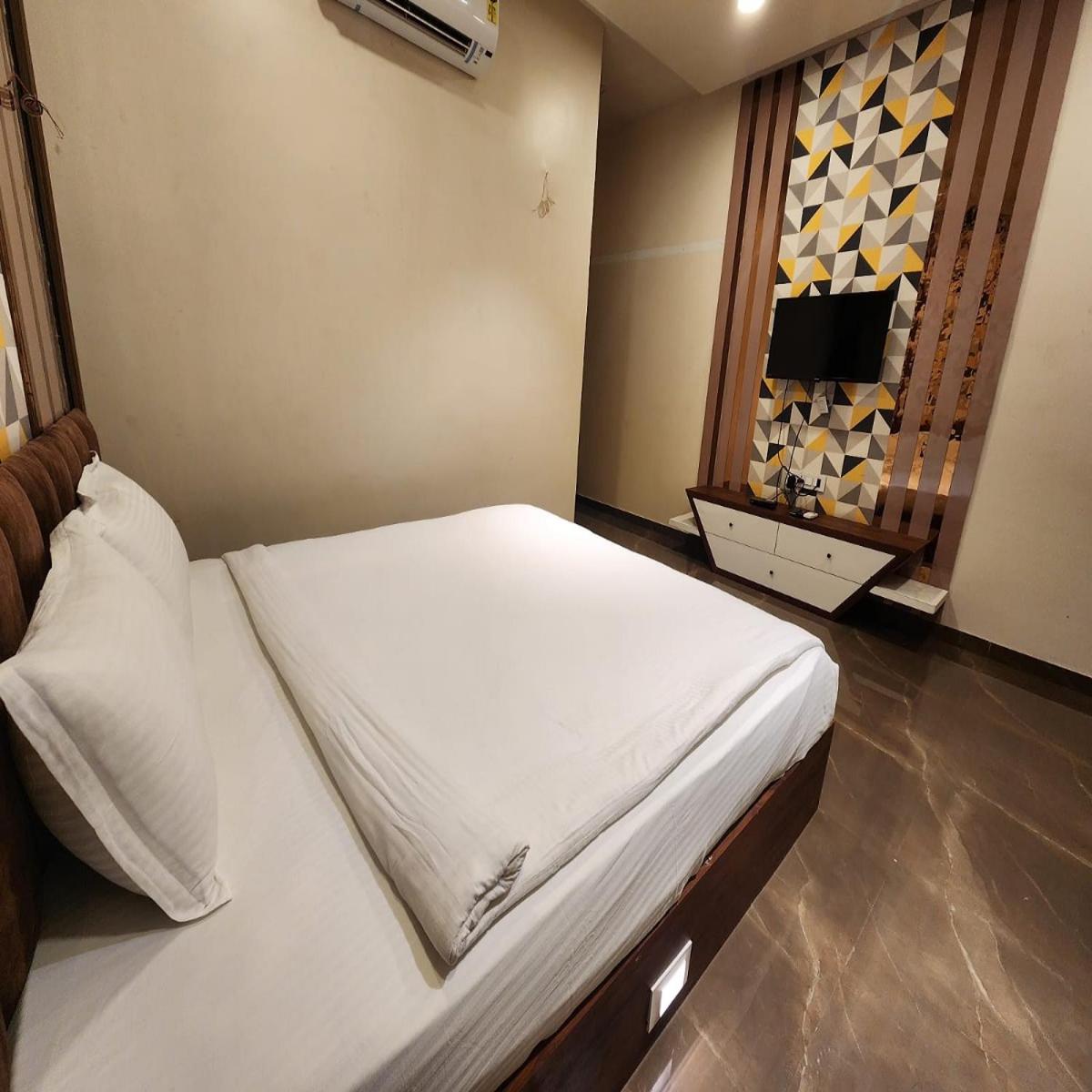 Deluxe Room - Photo 6