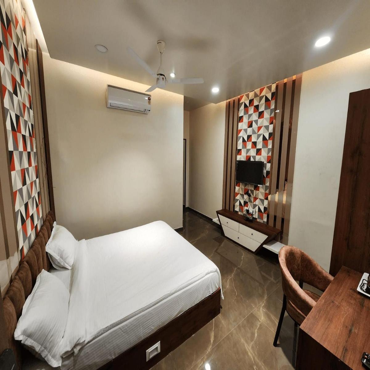 Deluxe Room - Photo 7