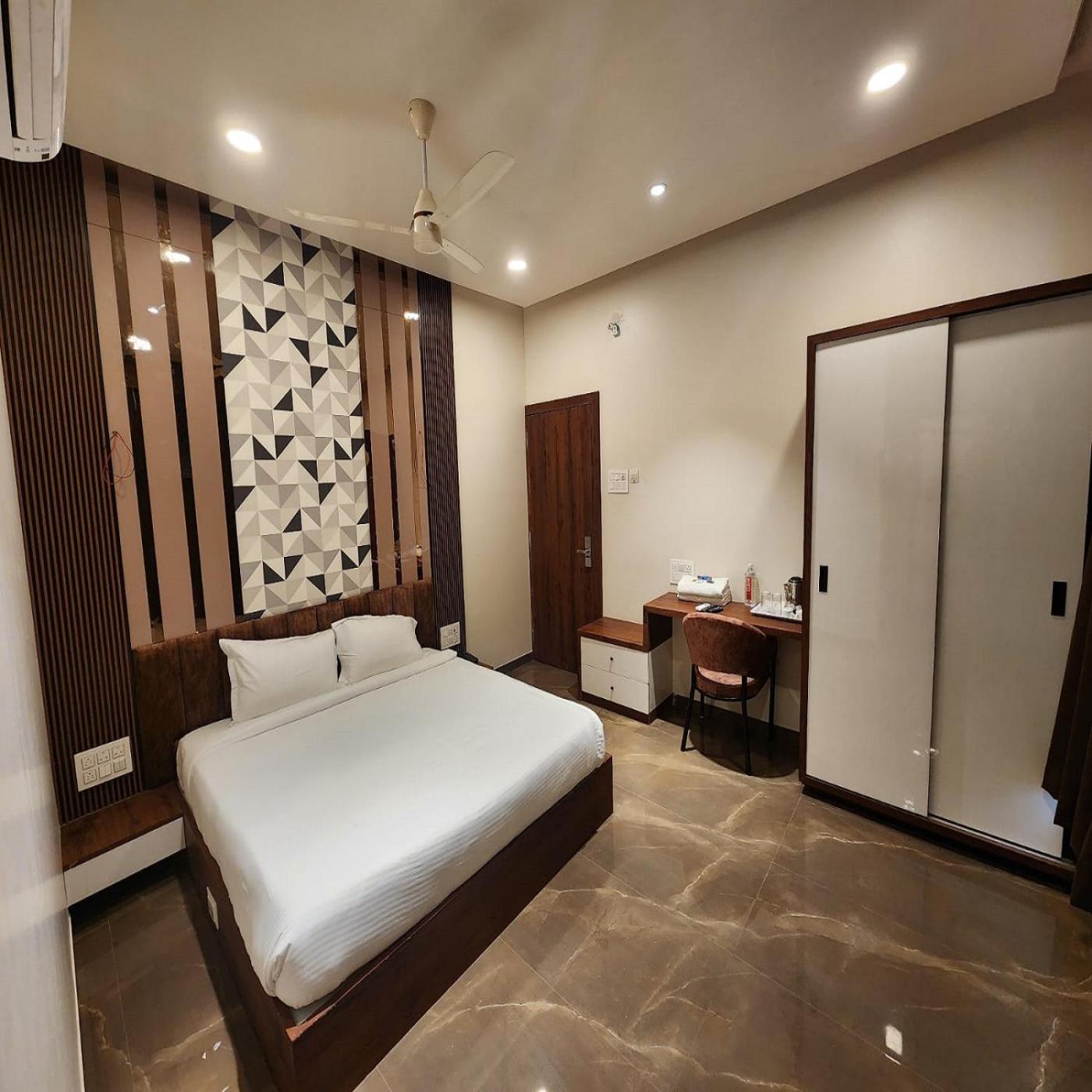 Superior King Room