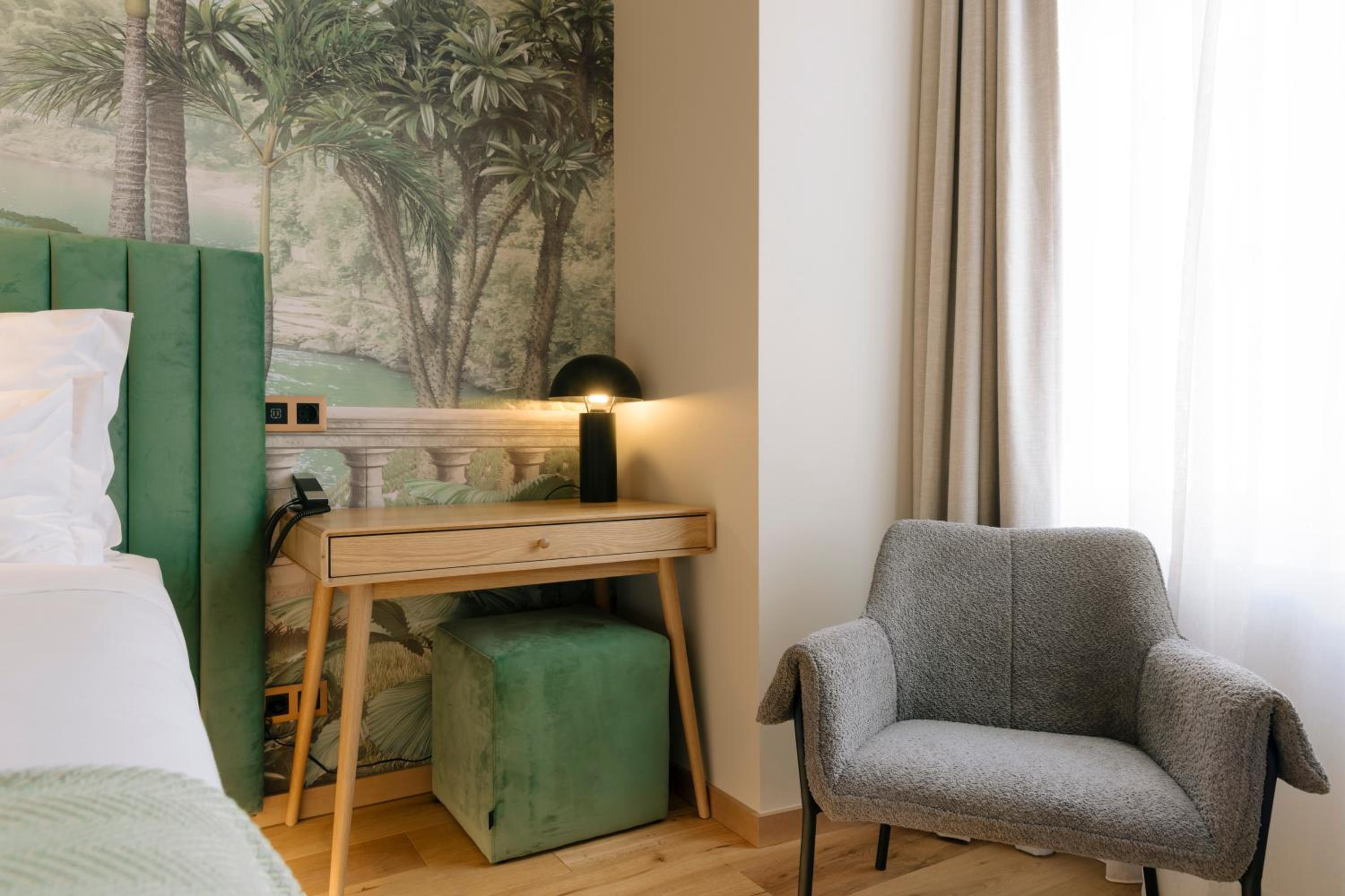 Superior Double or Twin Room thumbnail 5