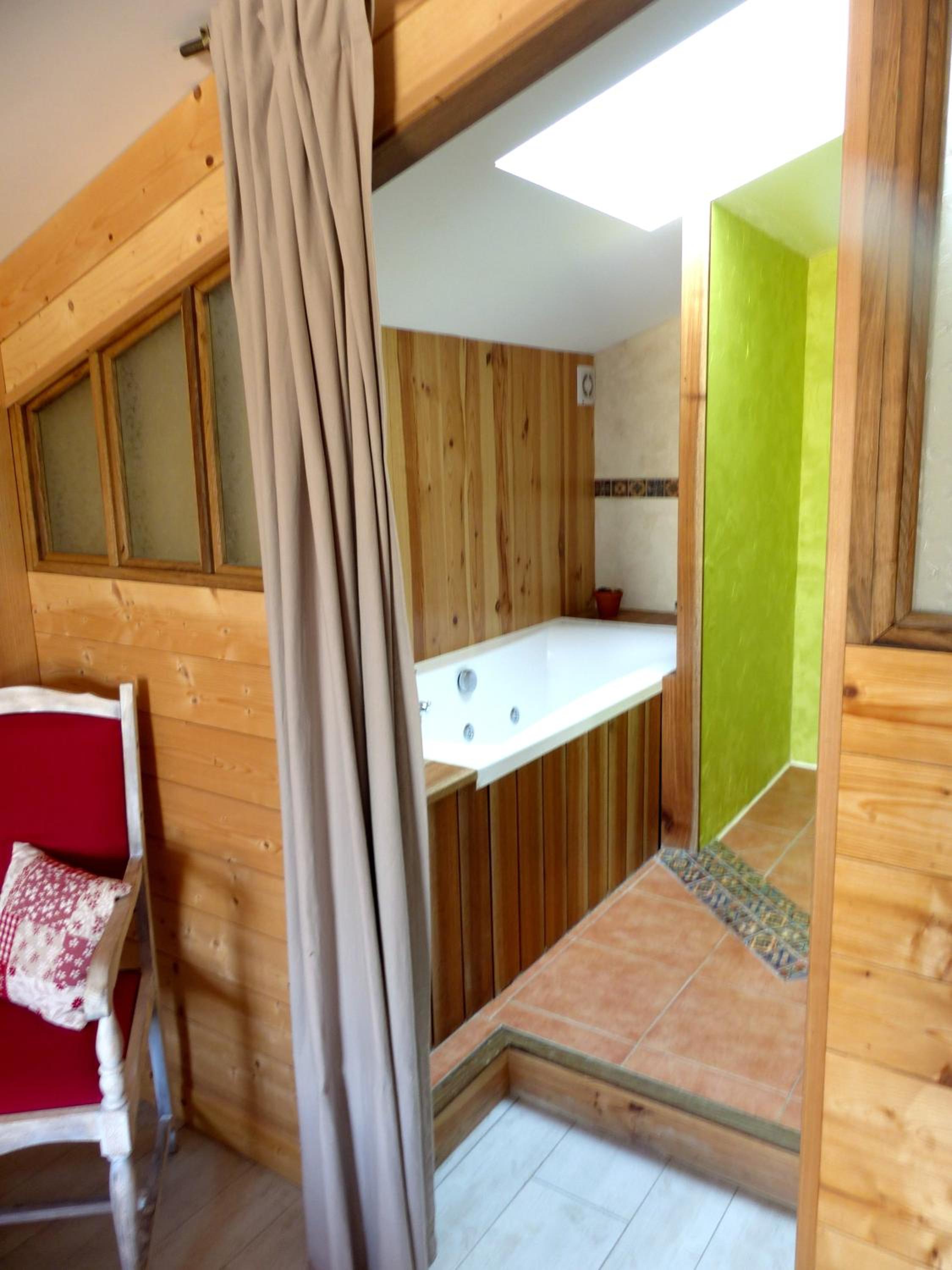 Family Room with Bathroom photo 1