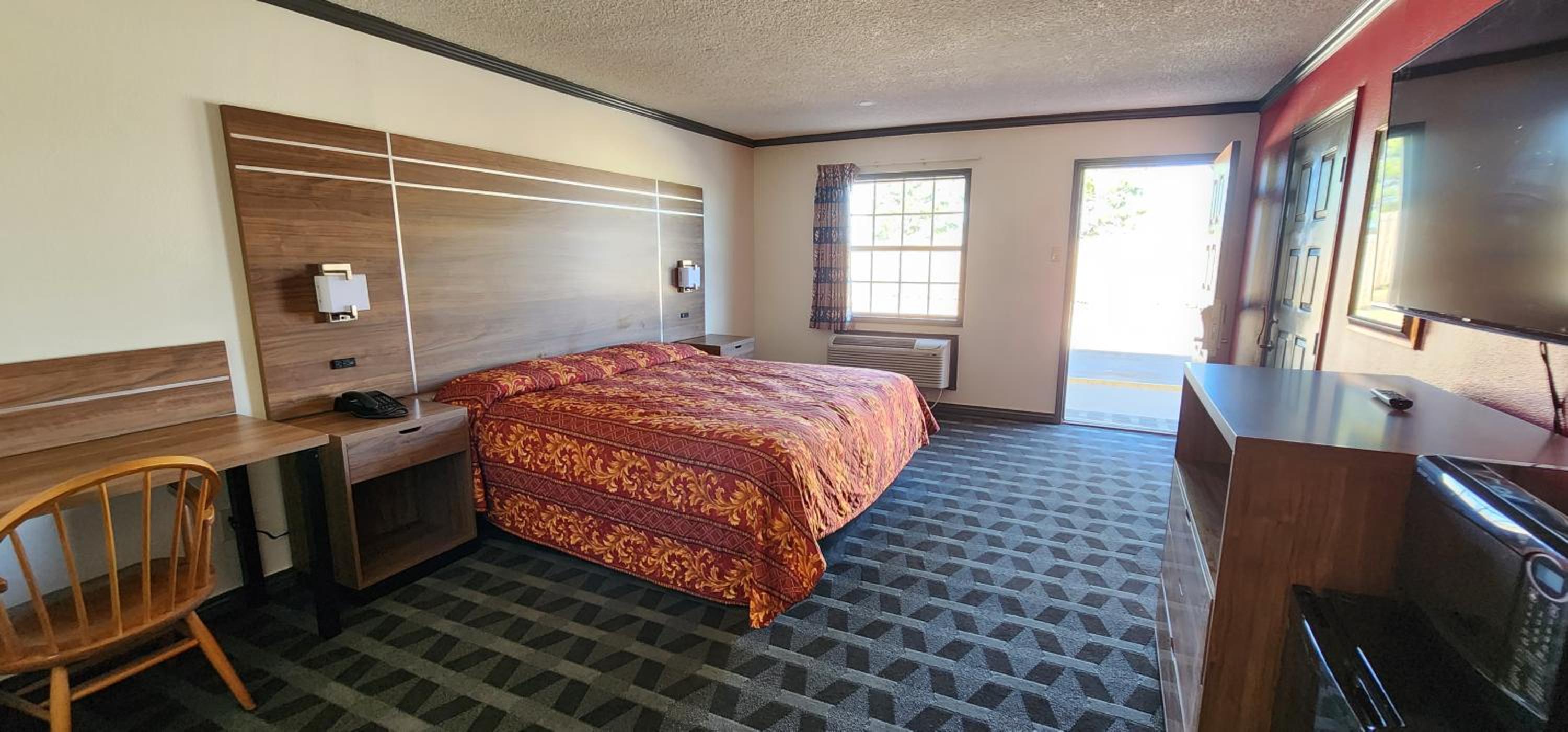 King Room - Non-Smoking photo 1