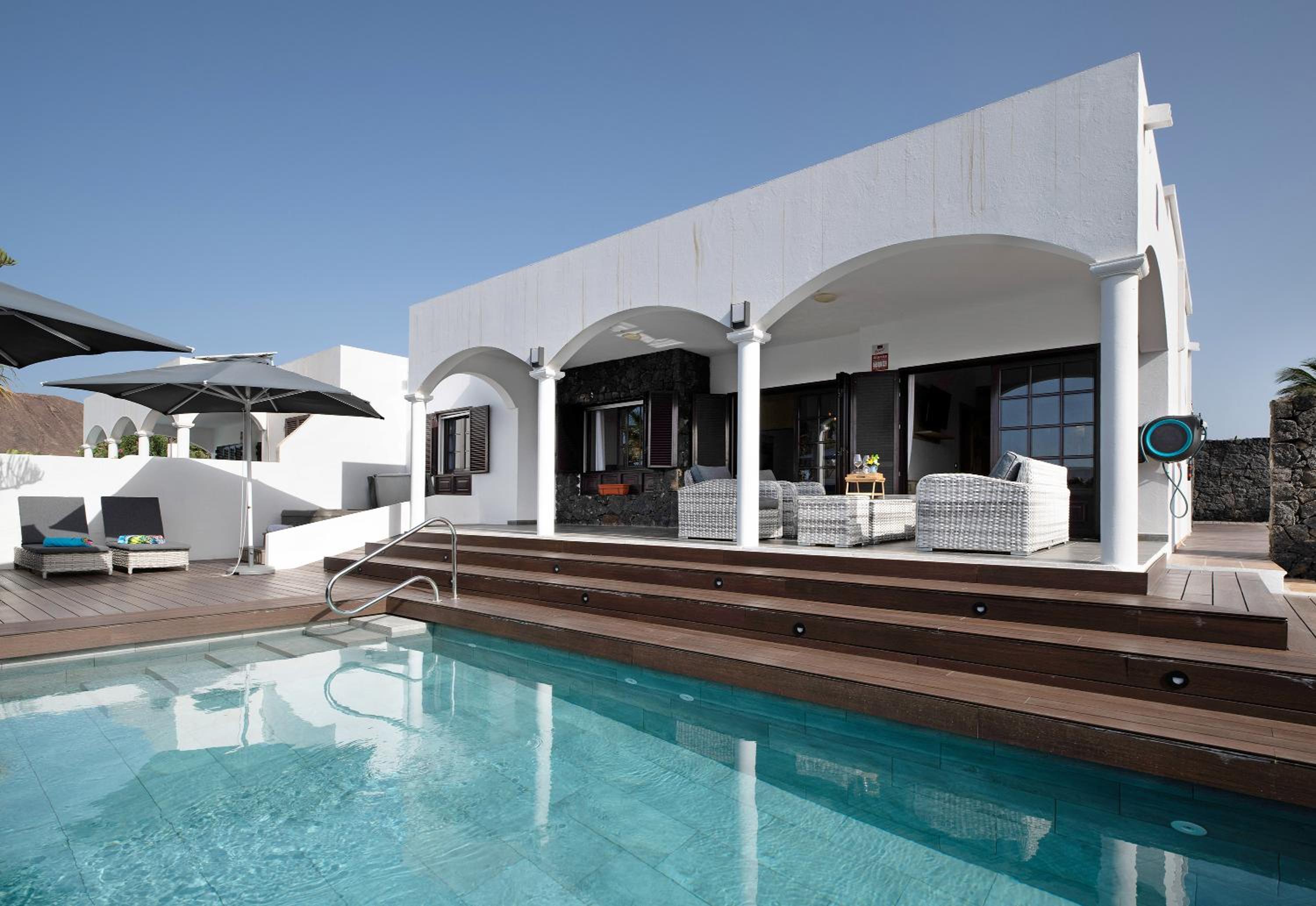 Villa photo 2