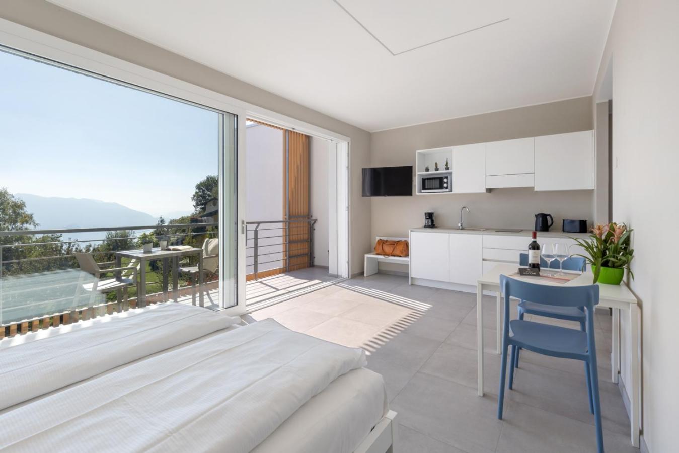 Studio with Balcony photo 1