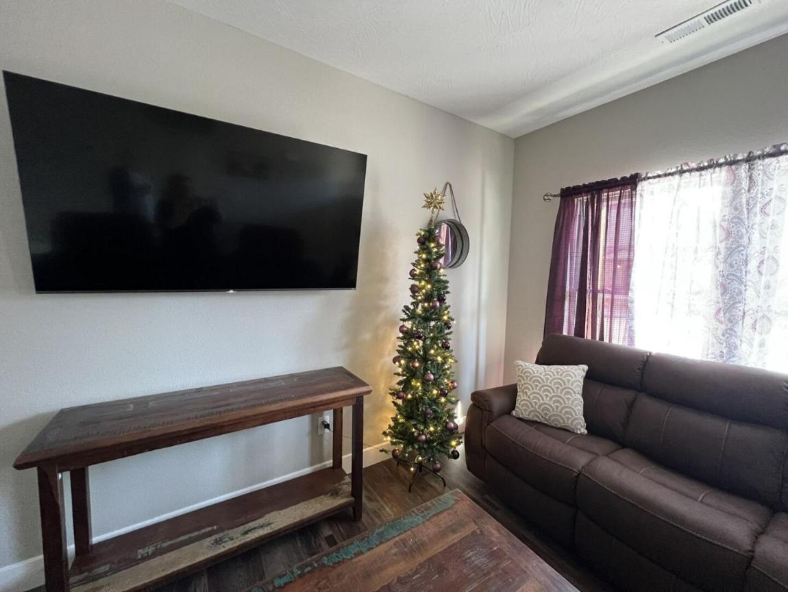 Three-Bedroom House photo 1