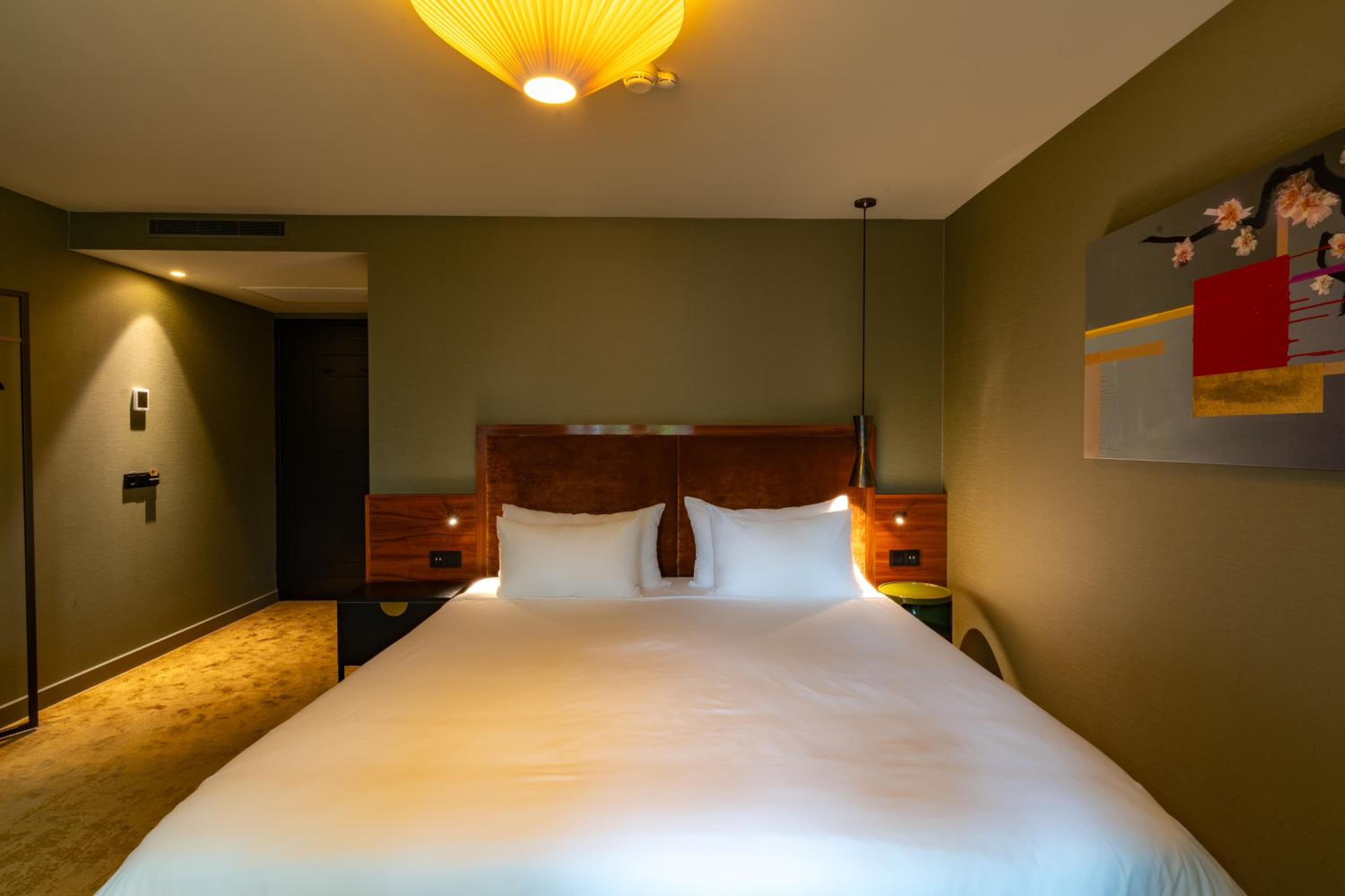 Comfort Double or Twin Room with Canal View thumbnail 6