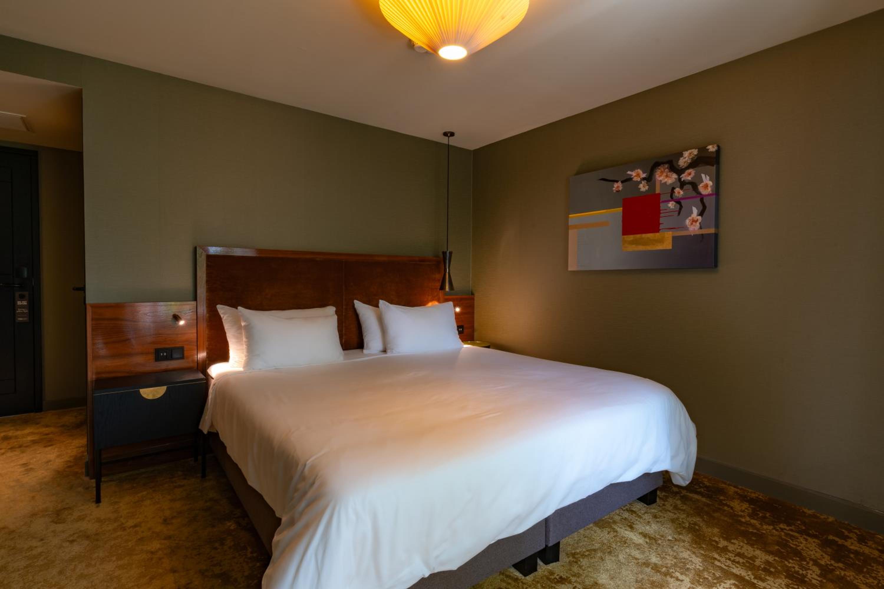 Comfort Double or Twin Room with Canal View thumbnail 5