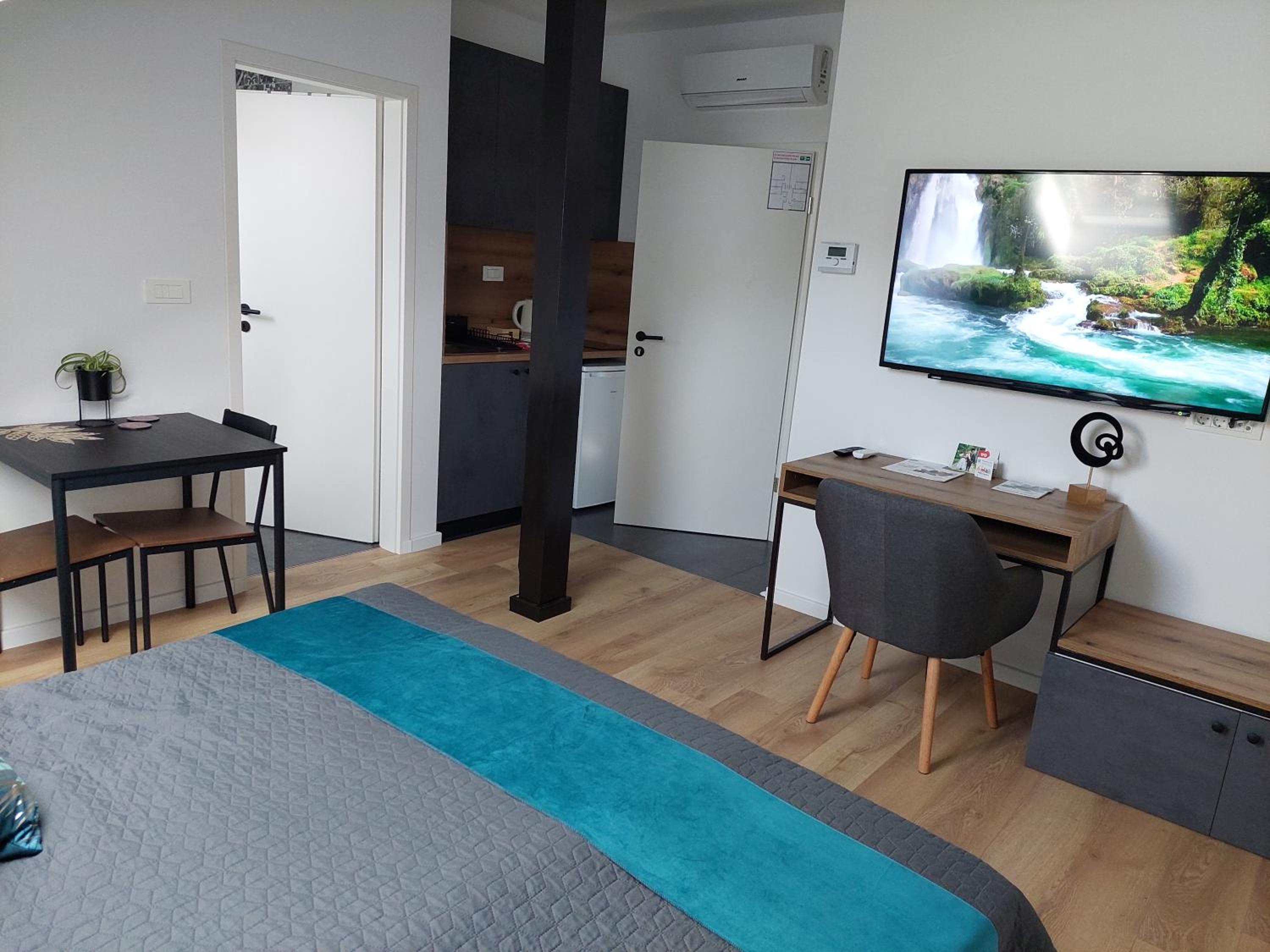 One-Bedroom Apartment photo 1