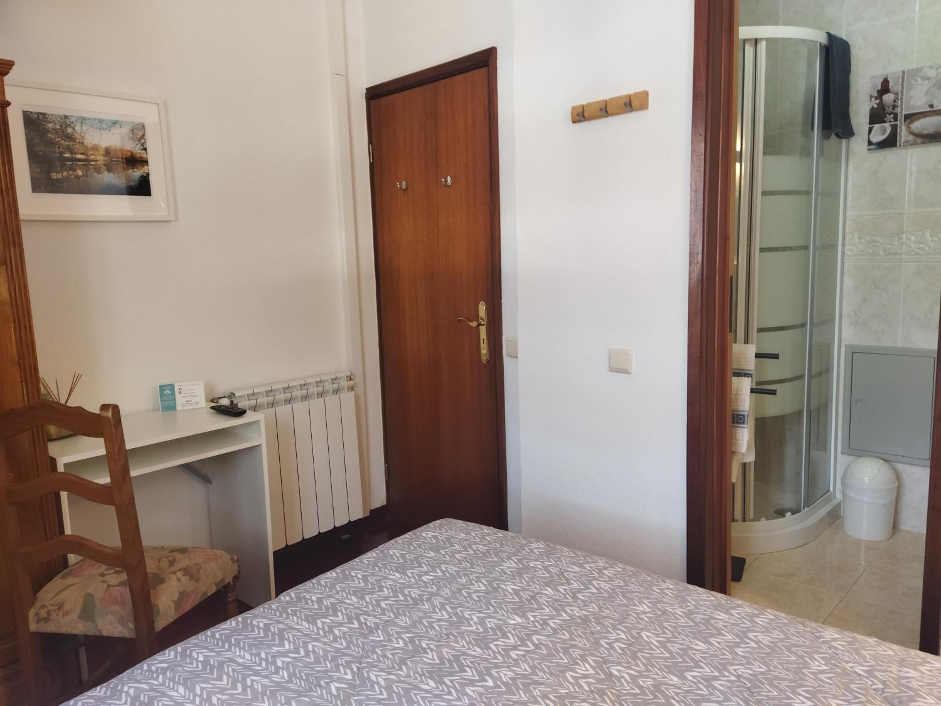 Standard Double Room - Photo 5