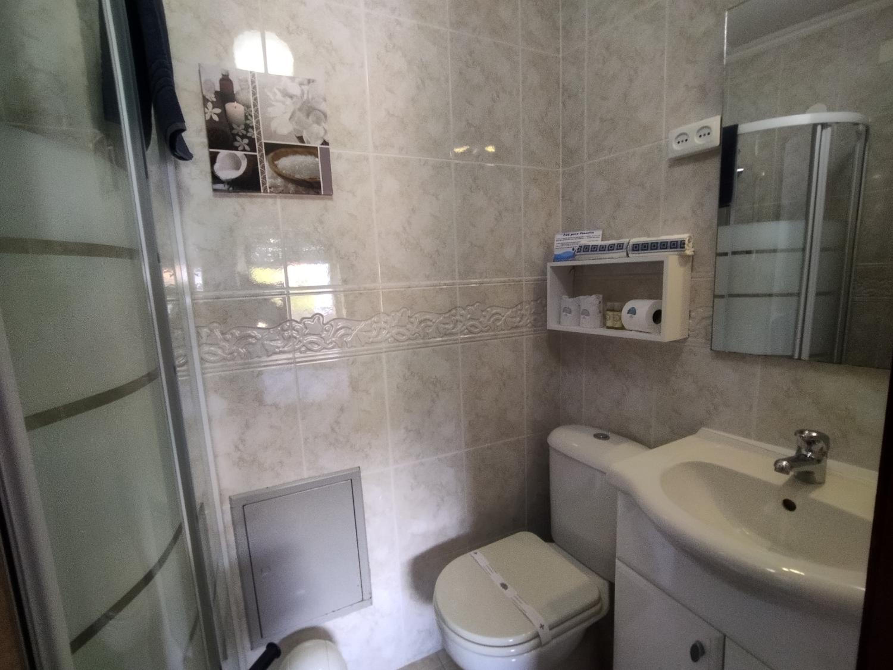 Standard Double Room - Photo 8