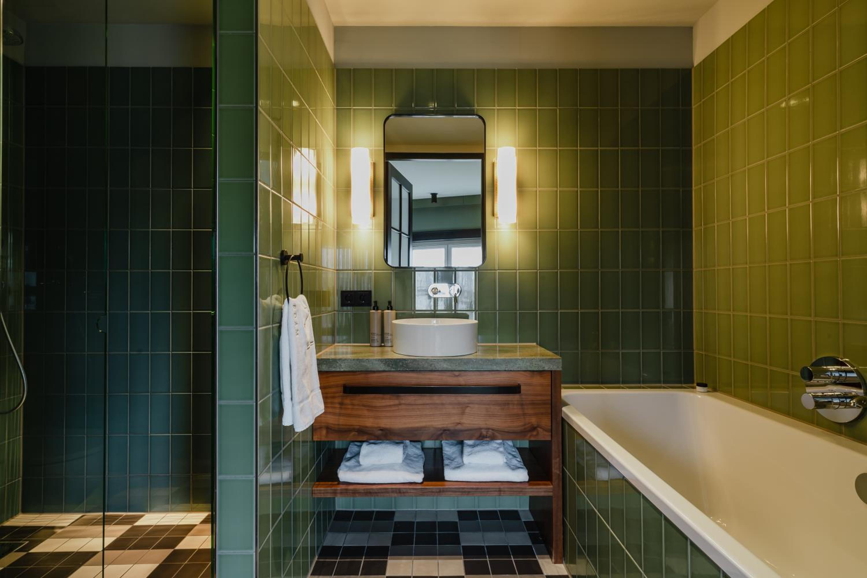 Grand Executive Room thumbnail 6